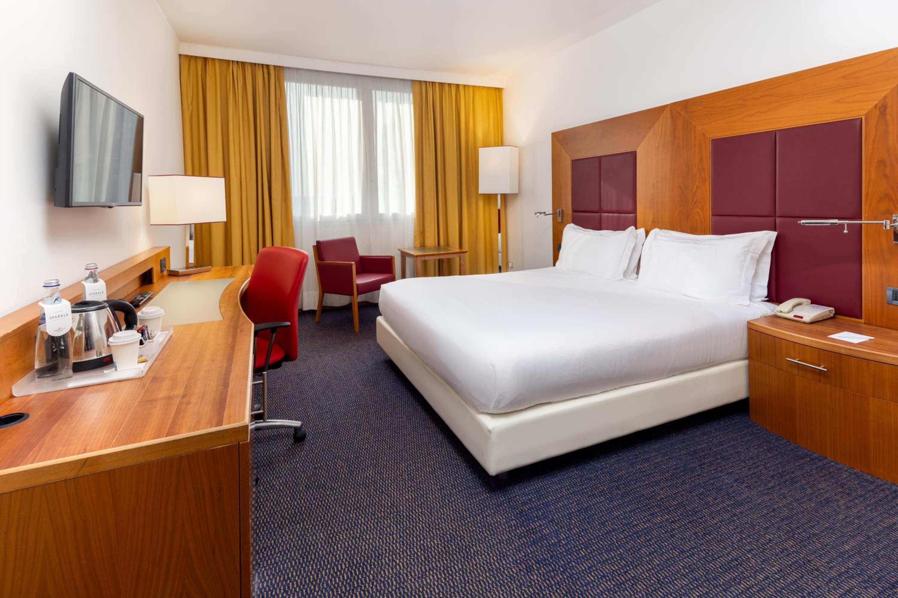 Standard King Room - Photo 1