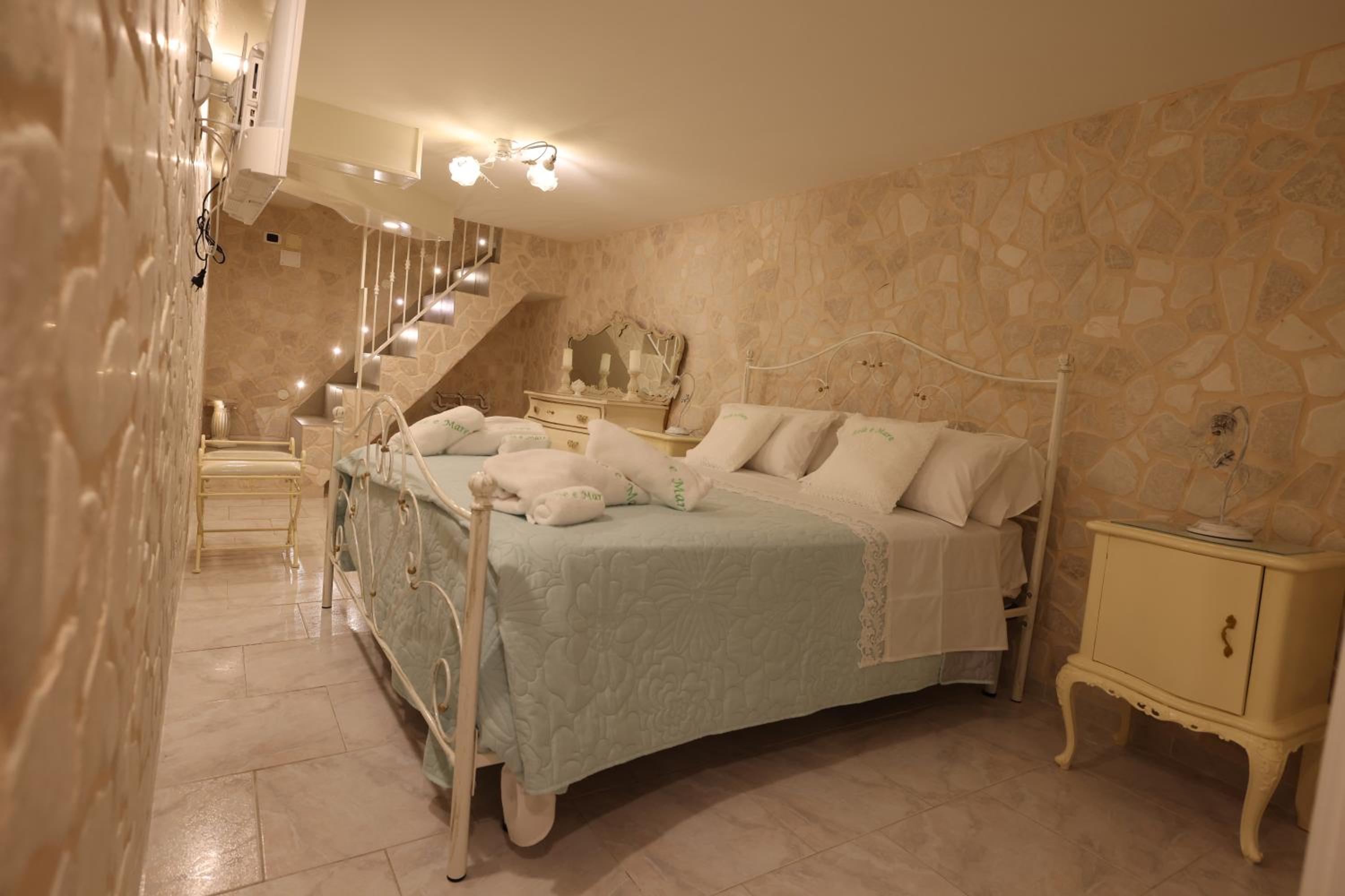 One-Bedroom House photo 1