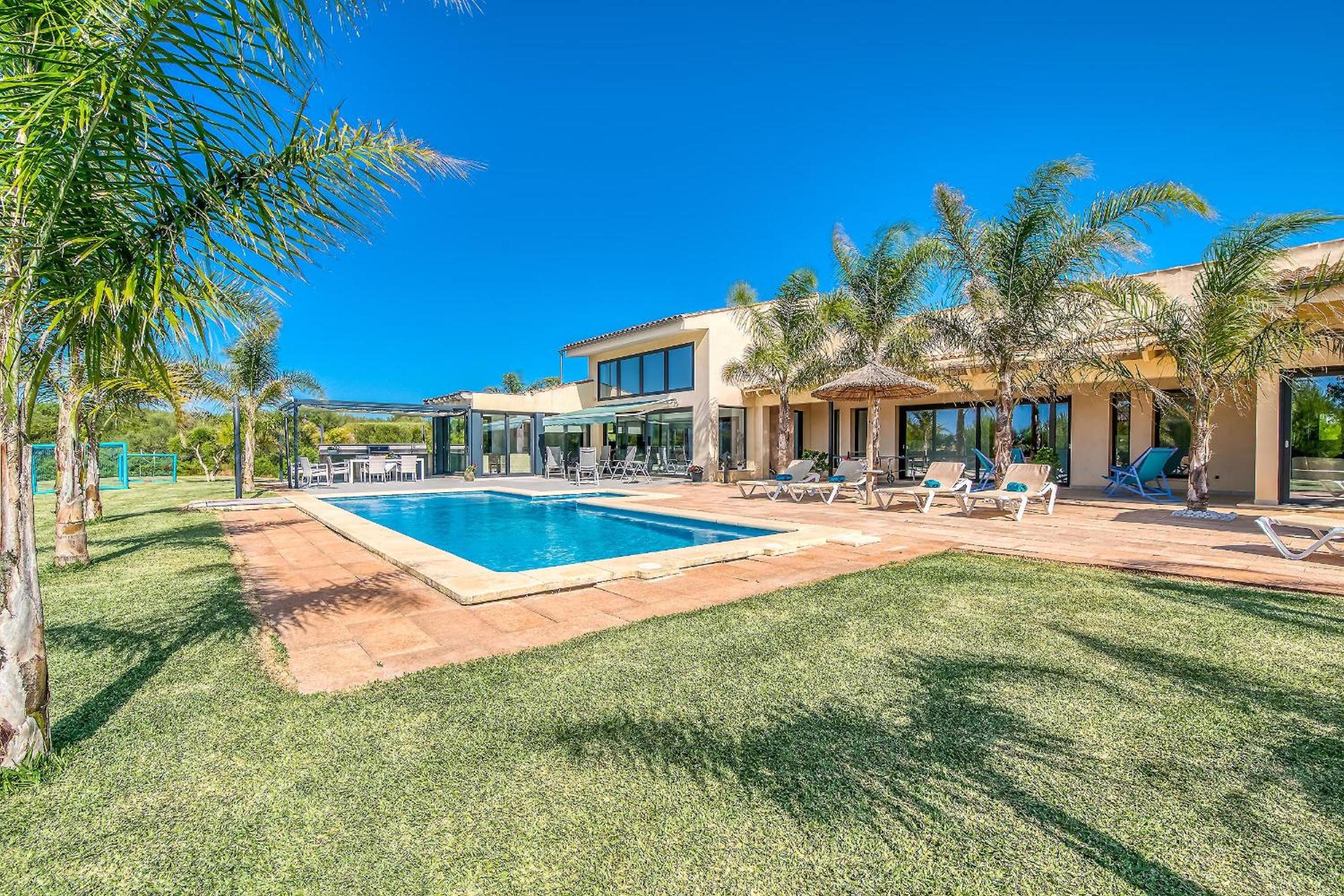 Villa photo 2