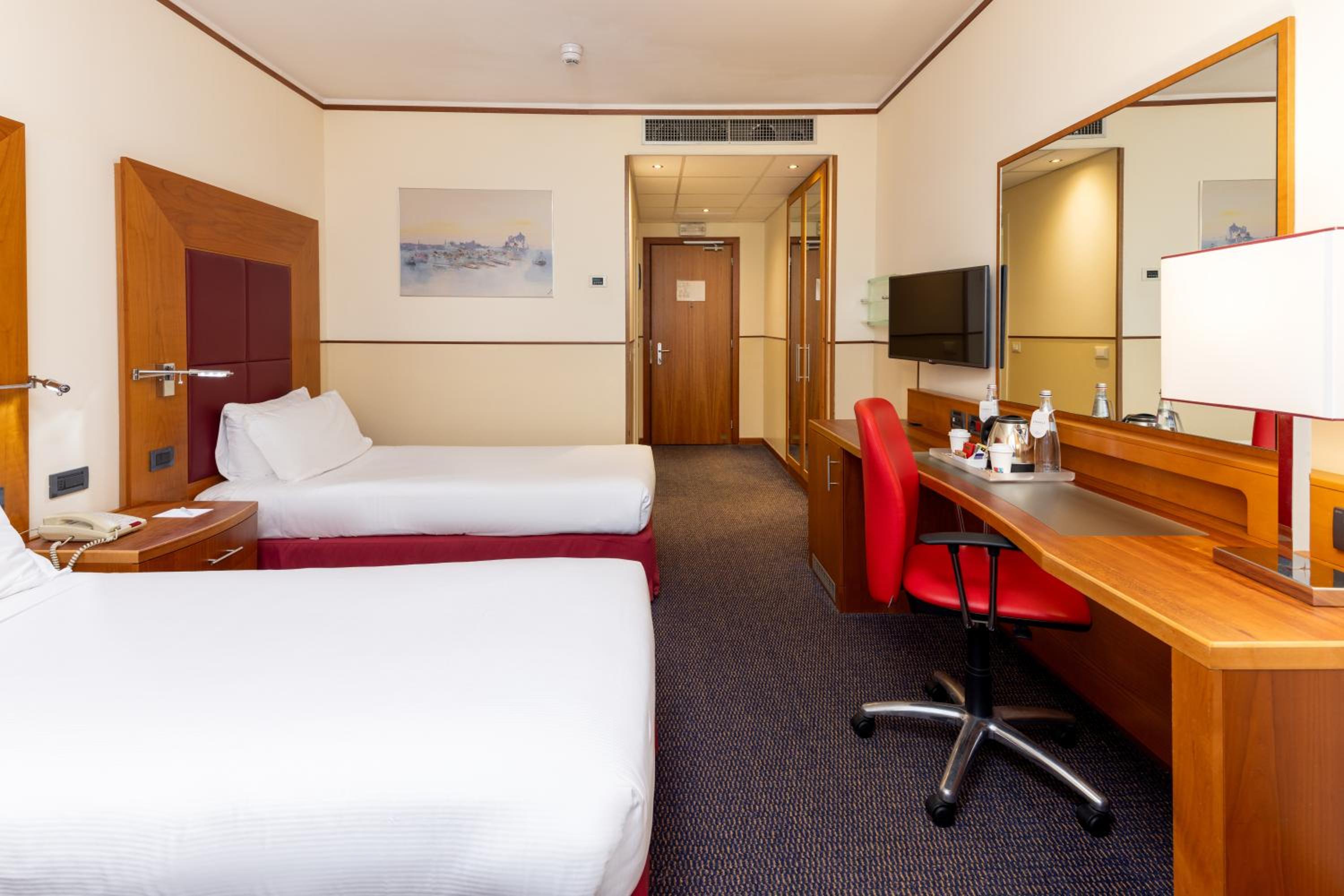 Premium Room with Two Twin and One King Bed - Photo 9