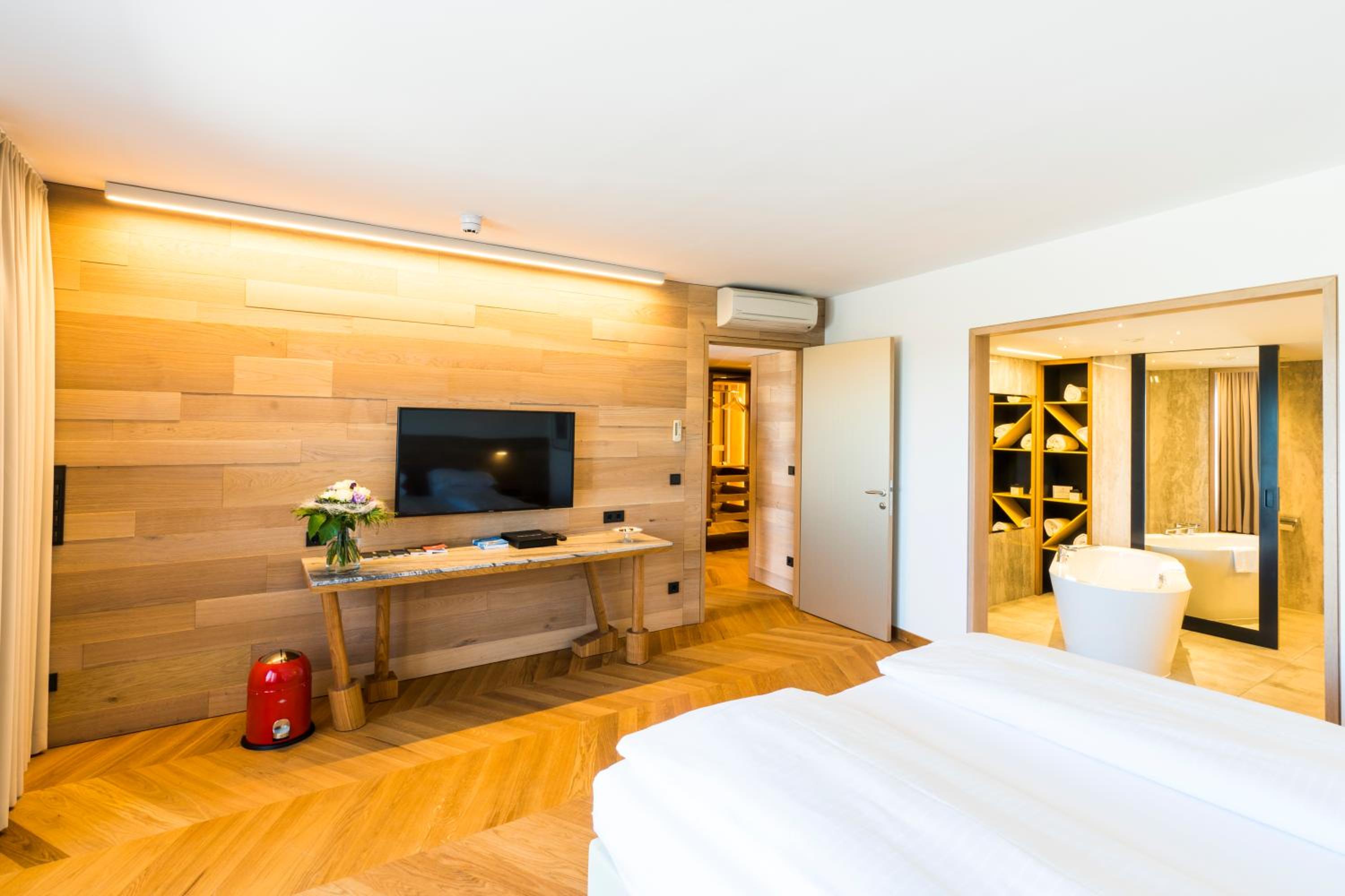 Suite photo 1