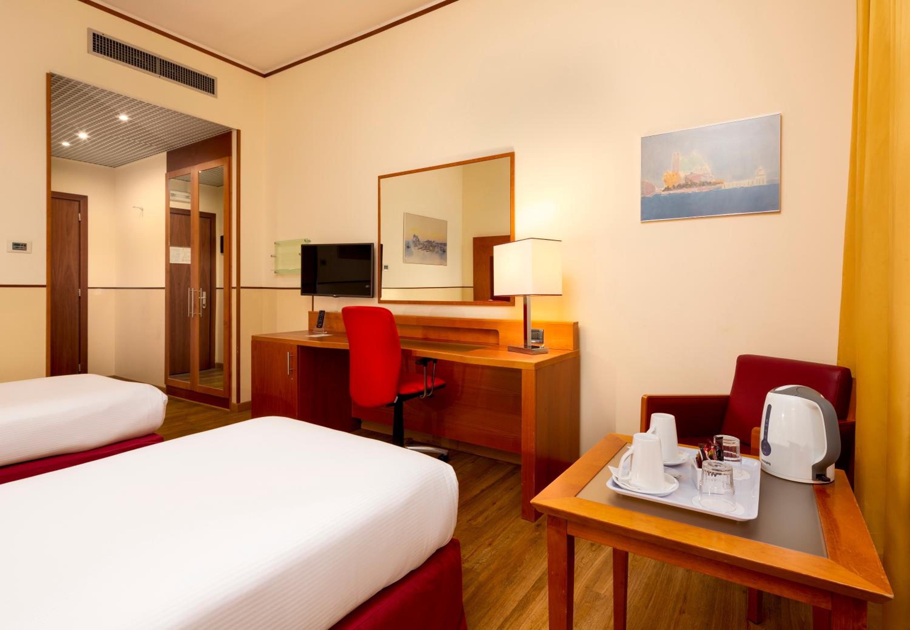 Standard Twin Room - Disability Access - Photo 3