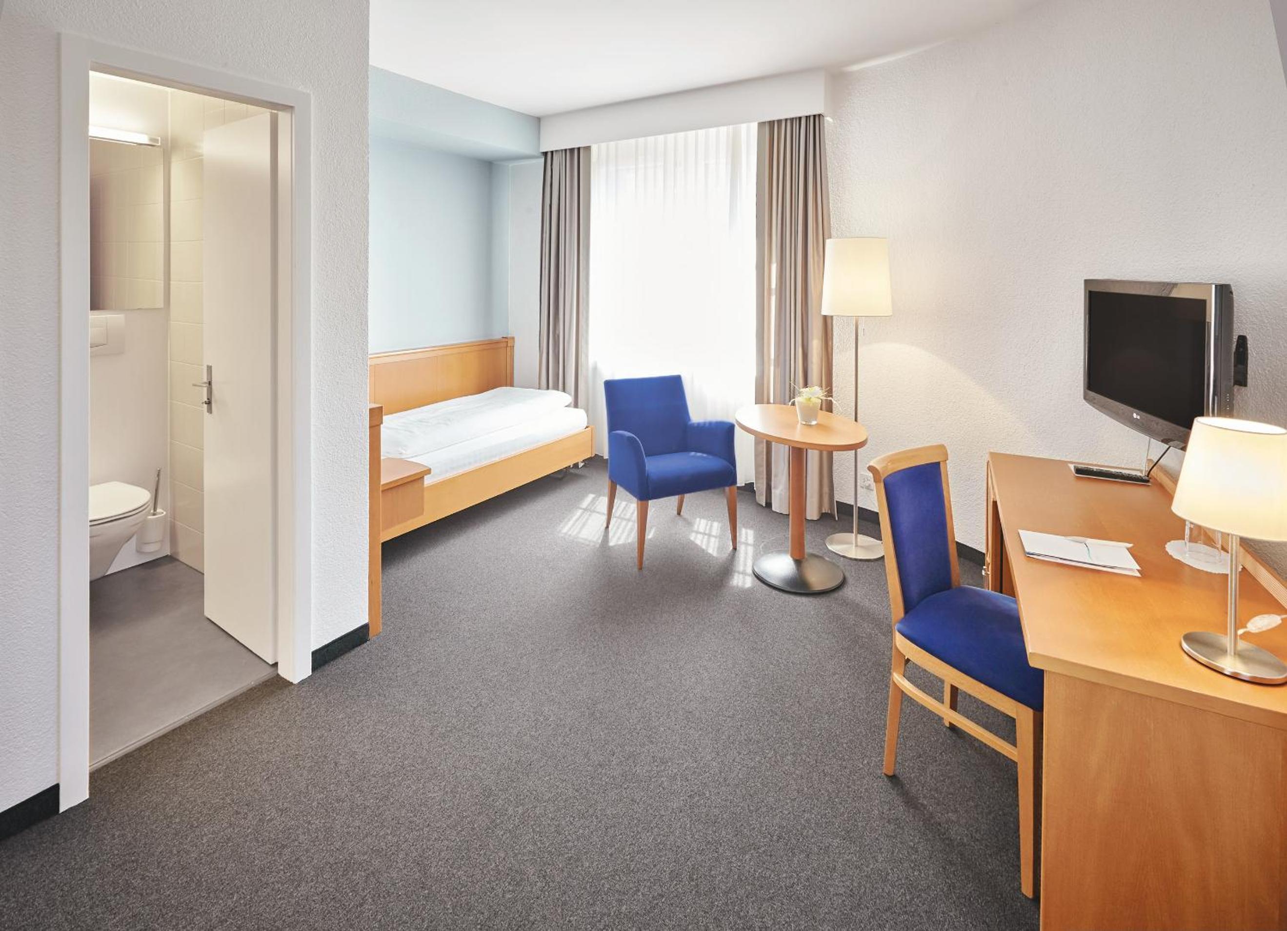 Single Room - Photo 1