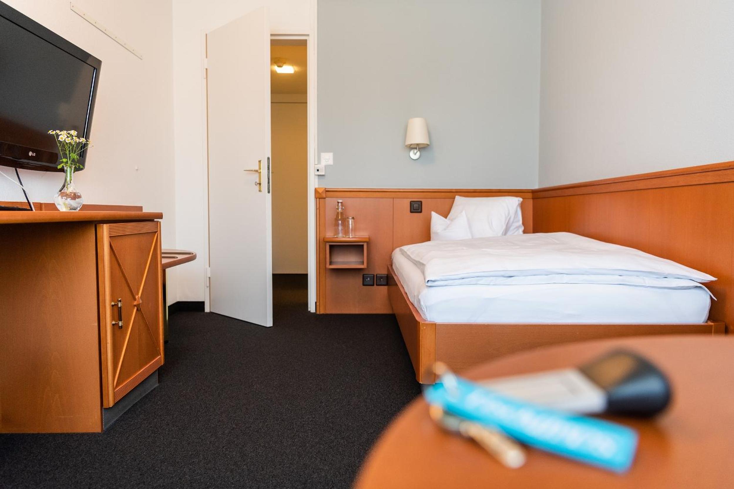 Single Room - Photo 2