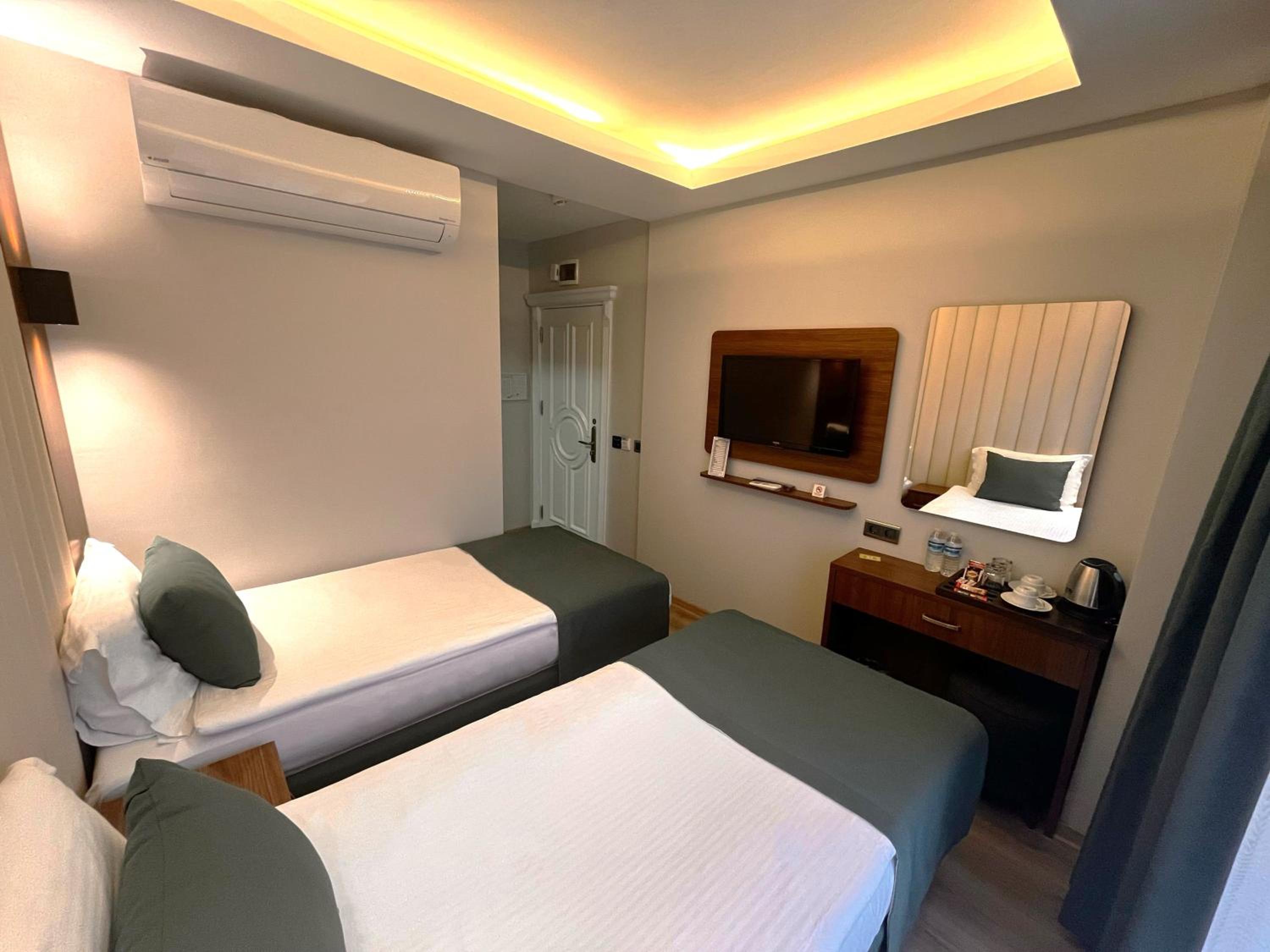 Standard Twin Room photo 3