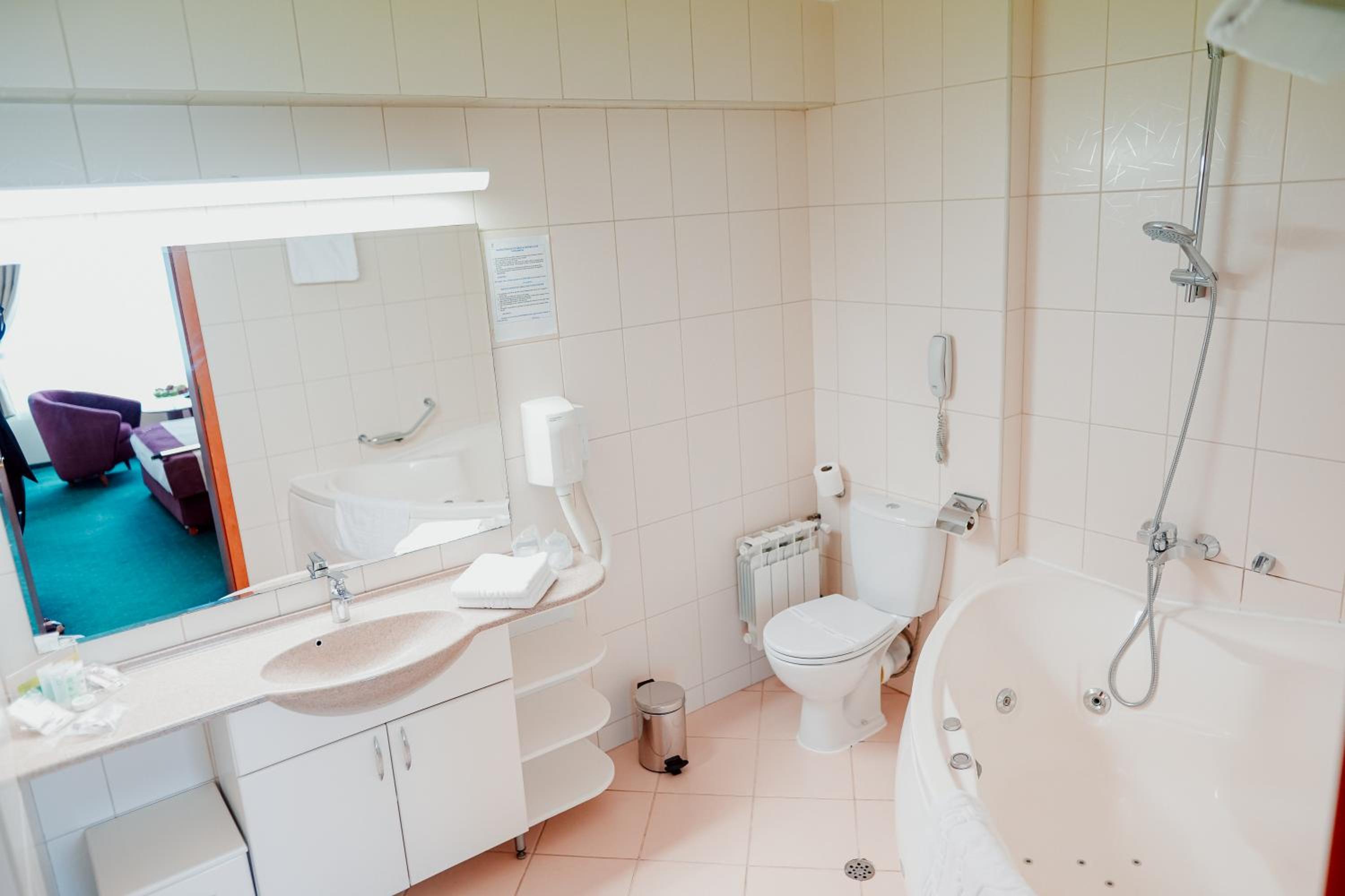 Suite with SPA access and Free Parking - Photo 4