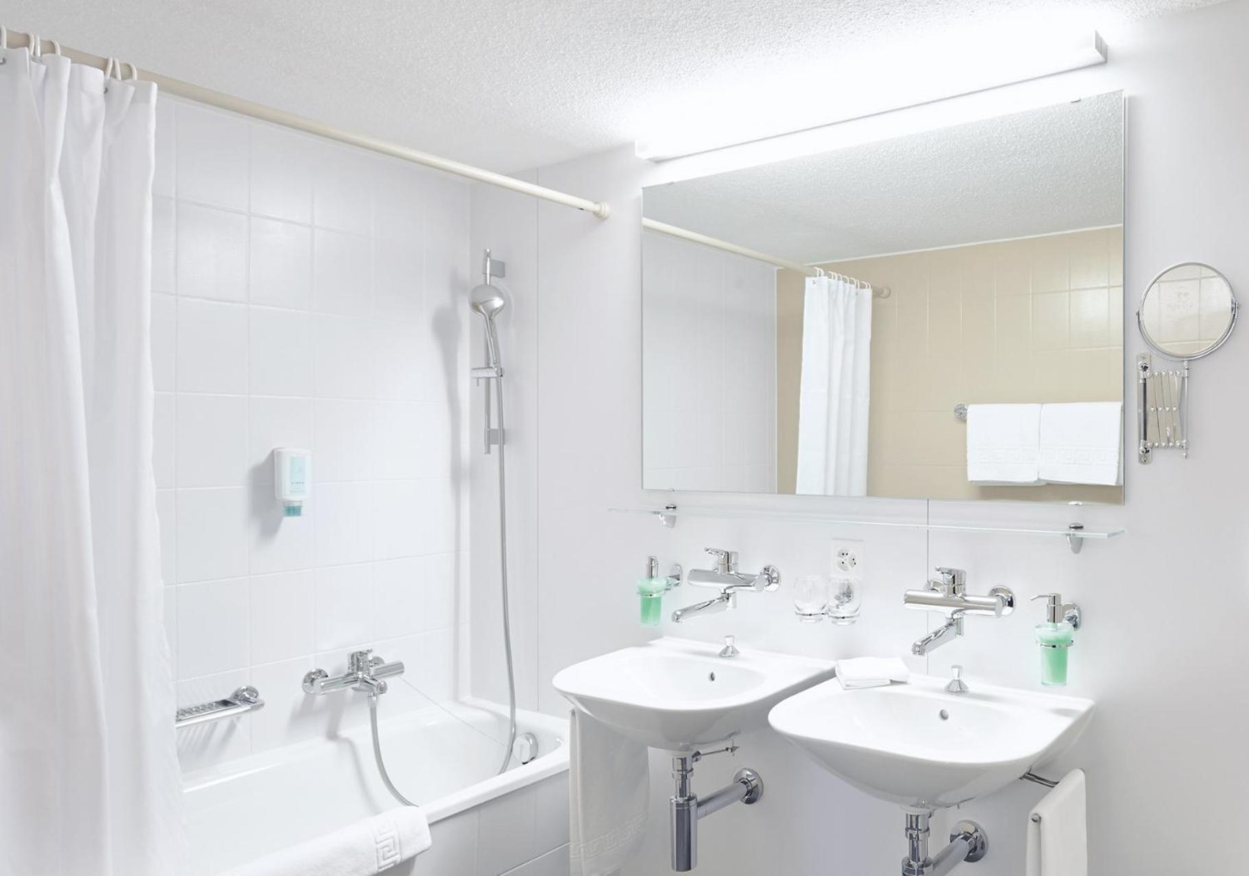 Twin Room with River View photo 2