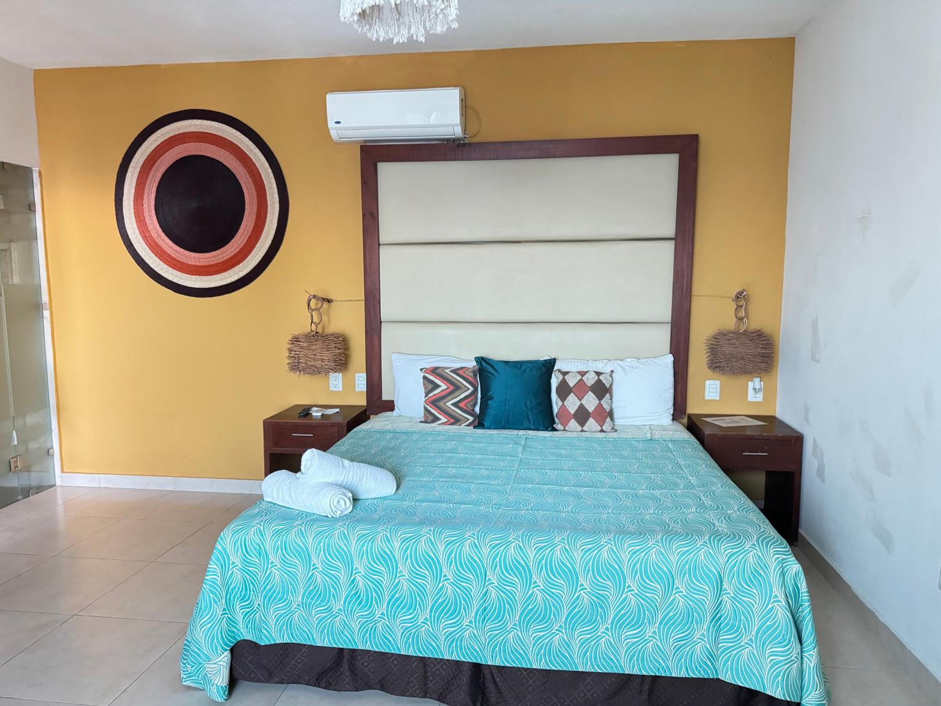 Deluxe King Room photo 1