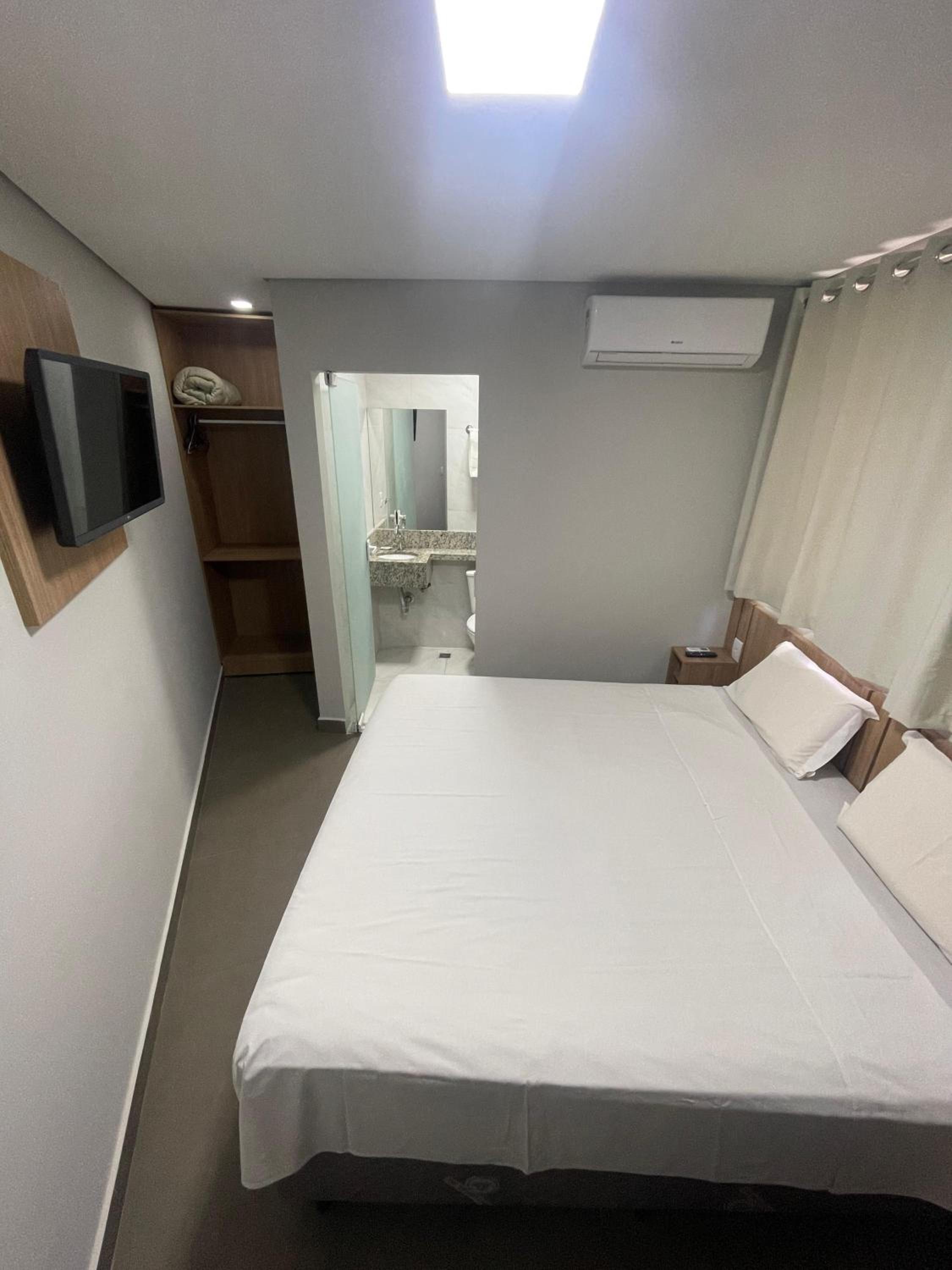 Budget Double Room - Photo 2
