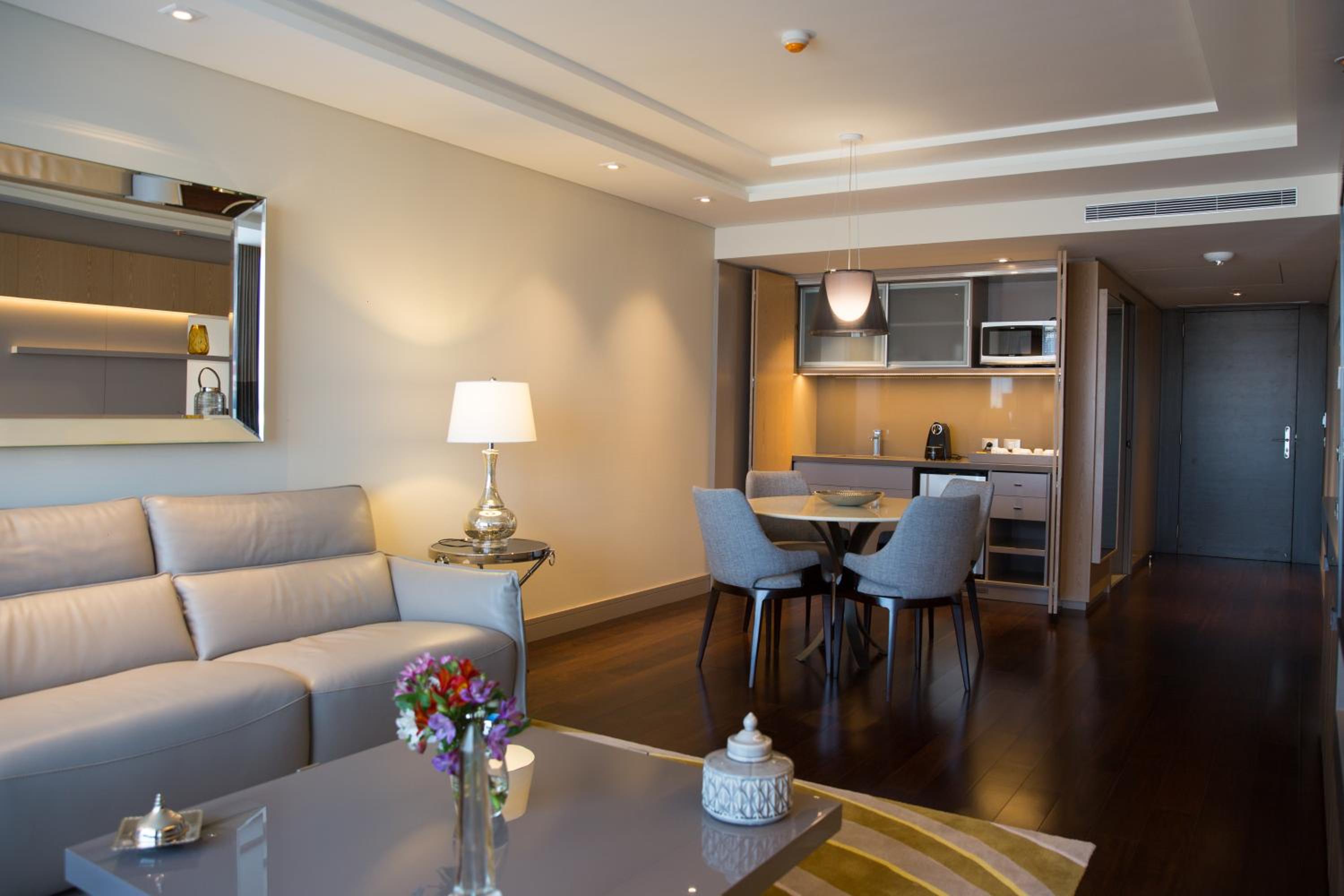 Executive King Suite thumbnail 6