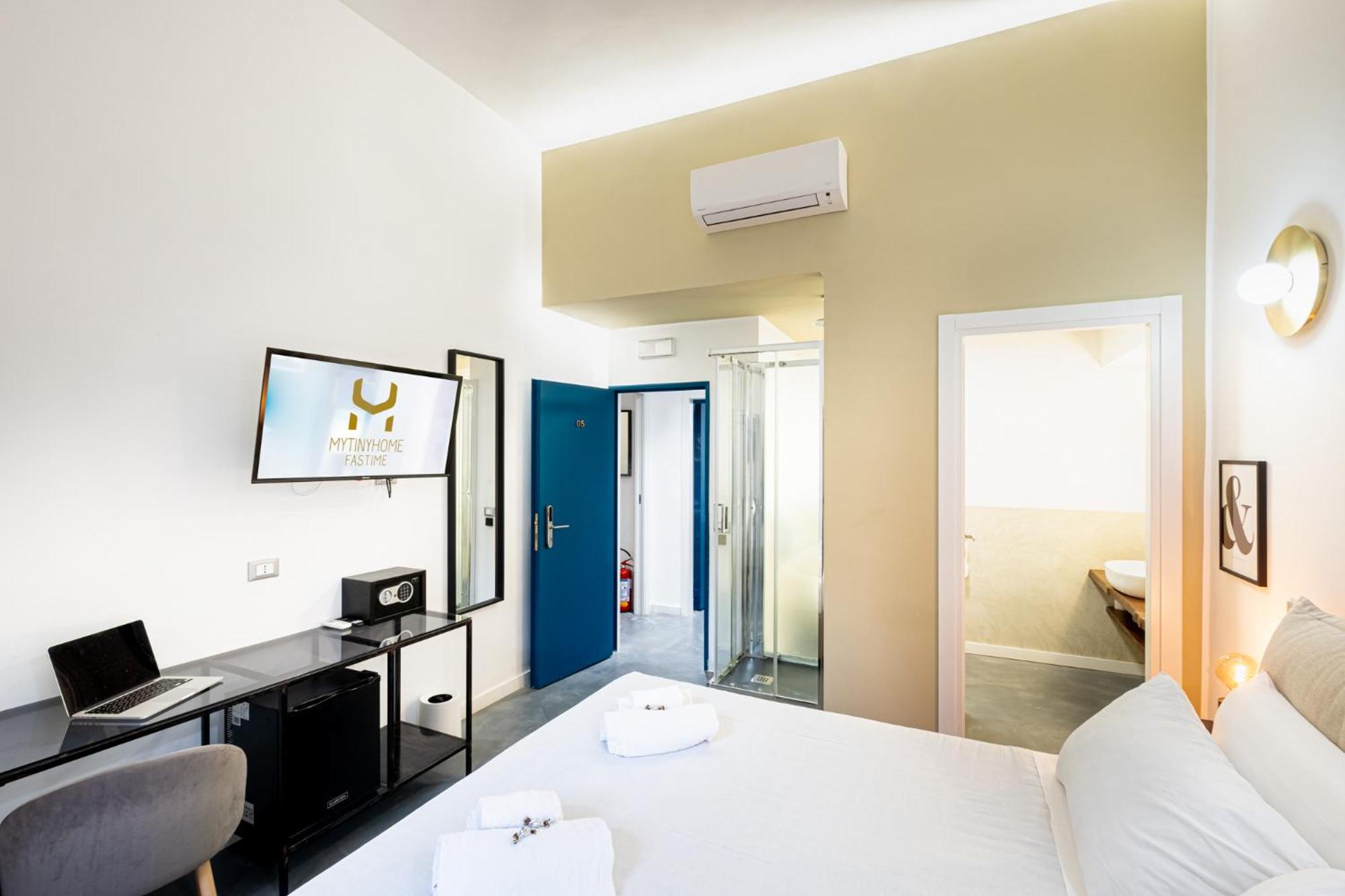 Deluxe King Room photo 2