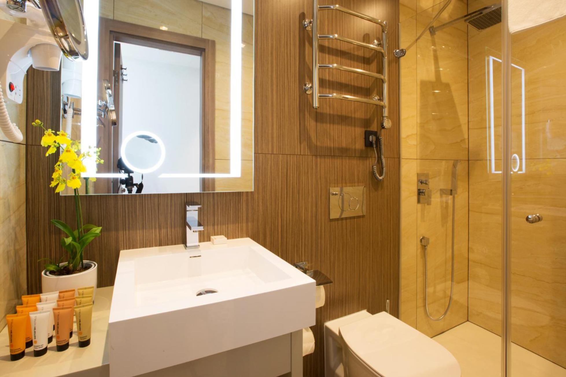 Family Room with Spa access - Photo 6