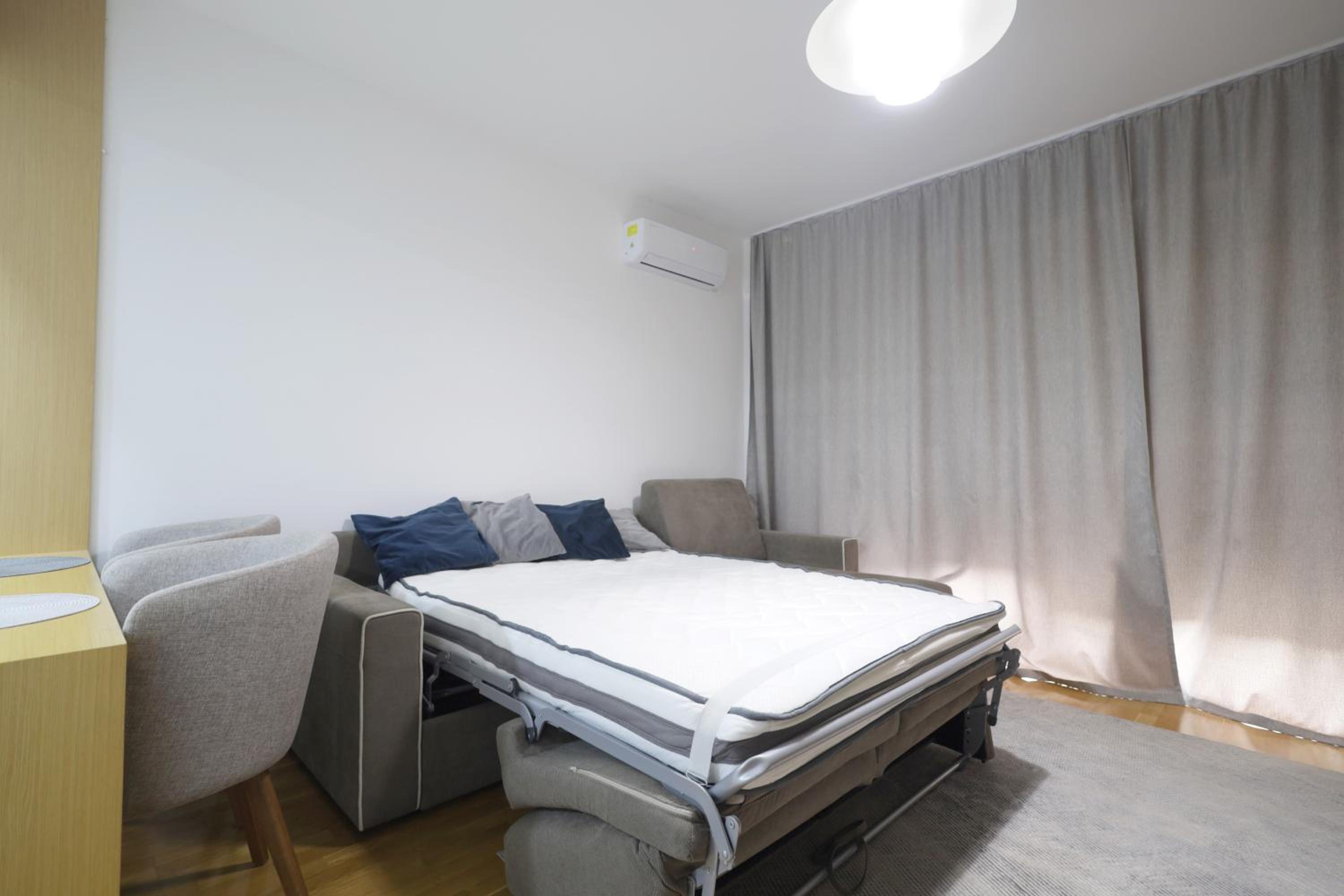 One-Bedroom Apartment with Balcony and Sea View photo 1