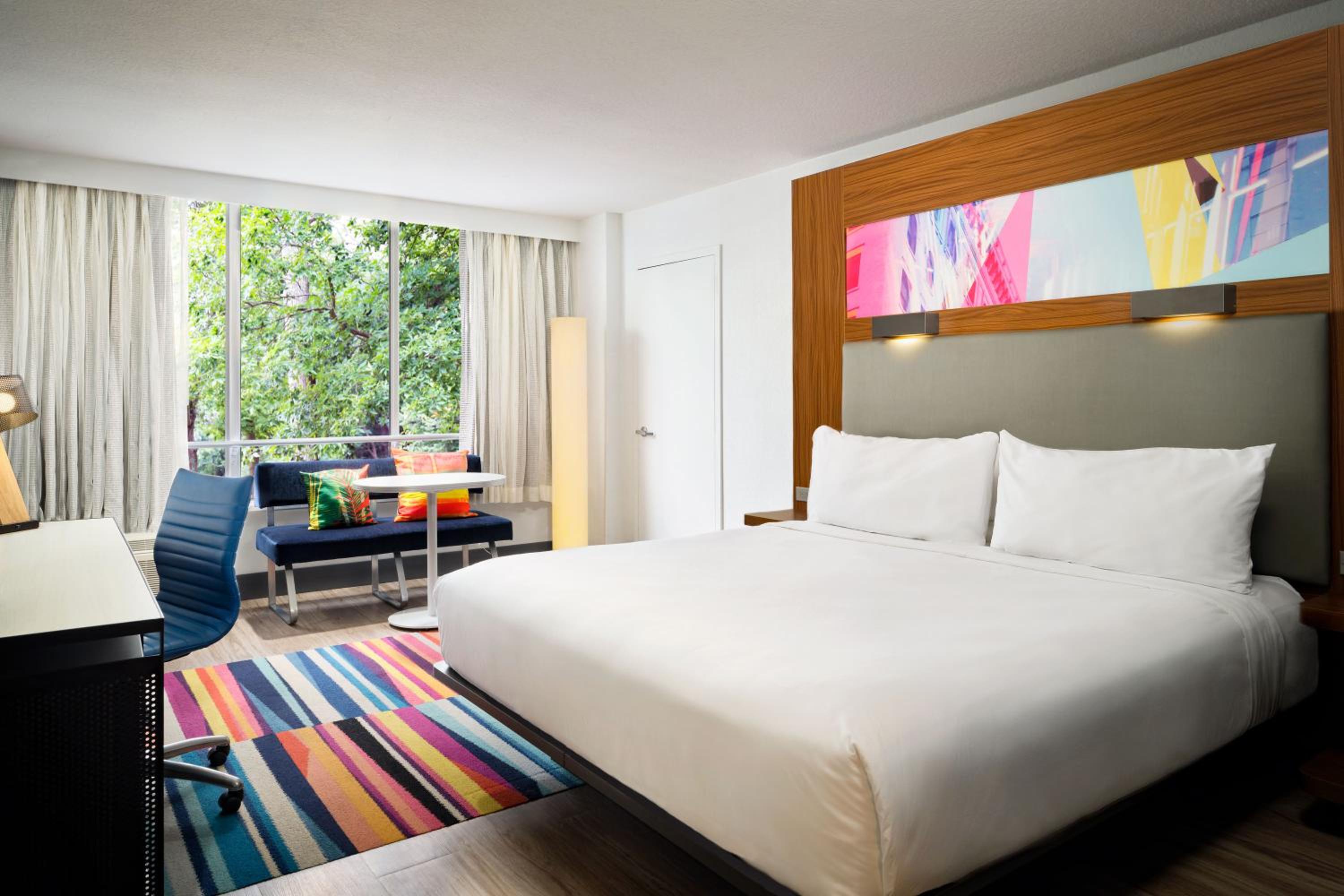 Aloft Room, Guest room, 1 King - Photo 4