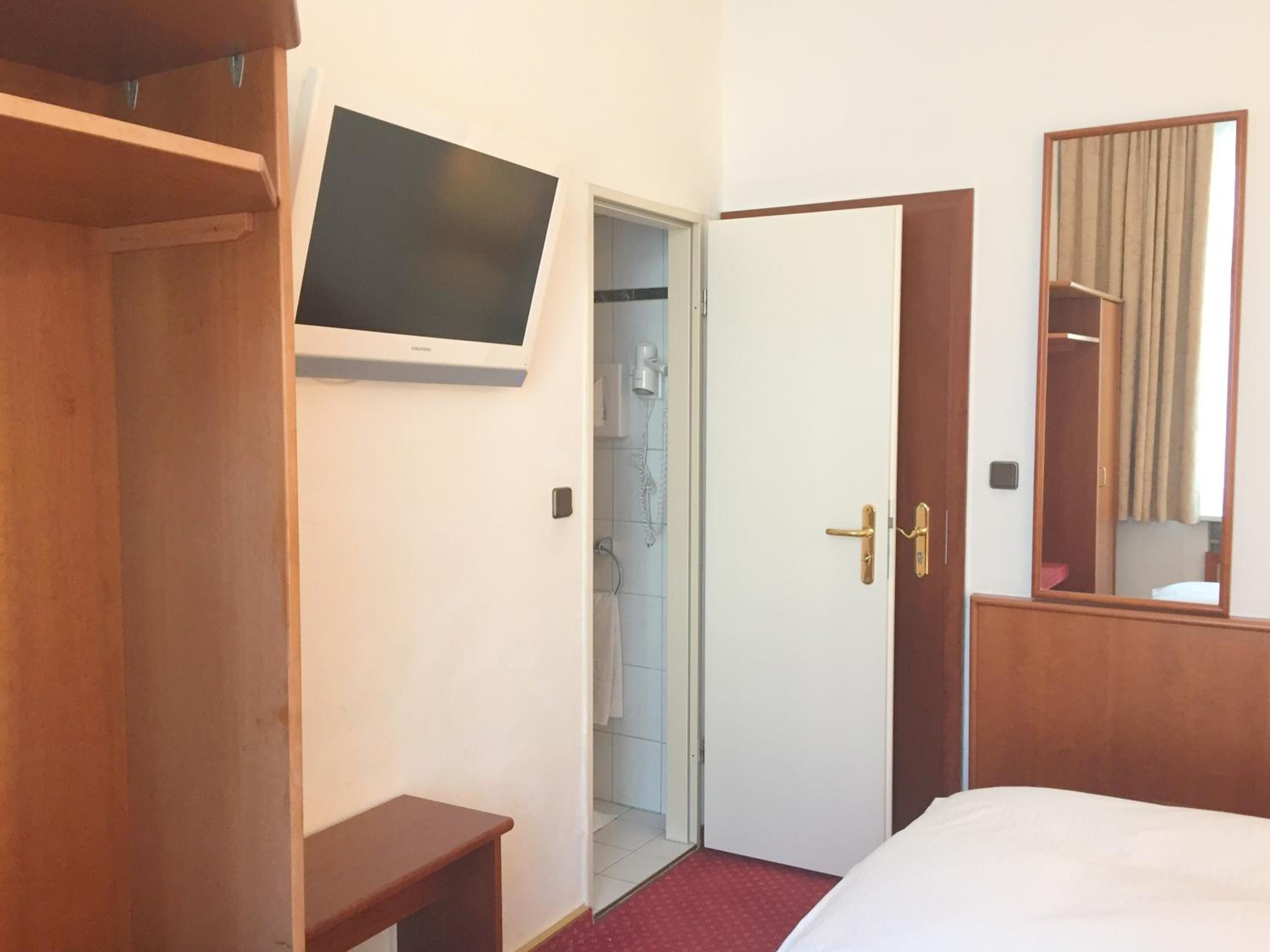 Standard Double or Twin Room - Nonsmoking - Photo 4