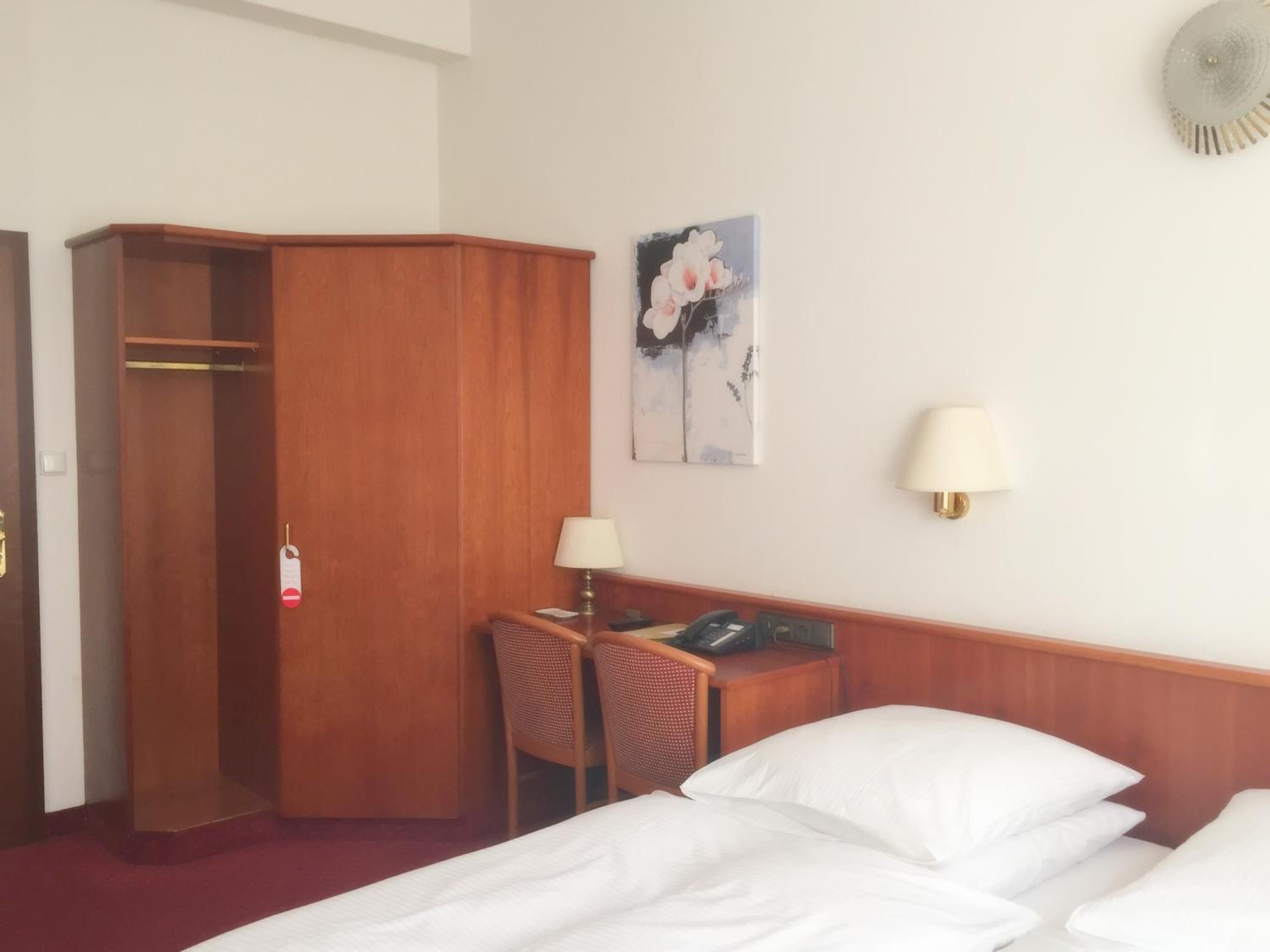 Standard Double or Twin Room - Nonsmoking - Photo 3