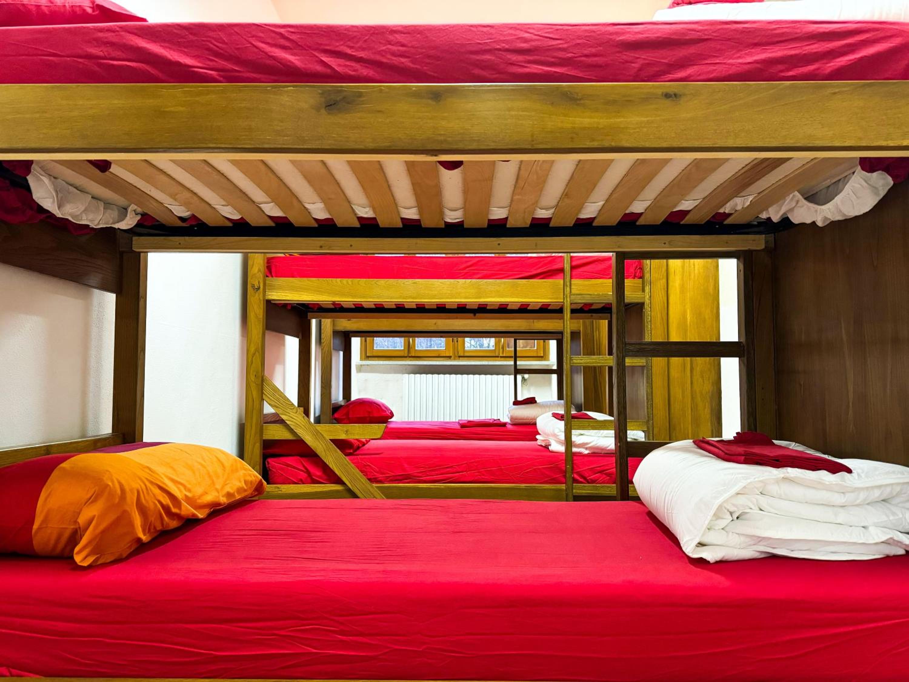 Bed in 10-Bed Mixed Dormitory Room photo 2
