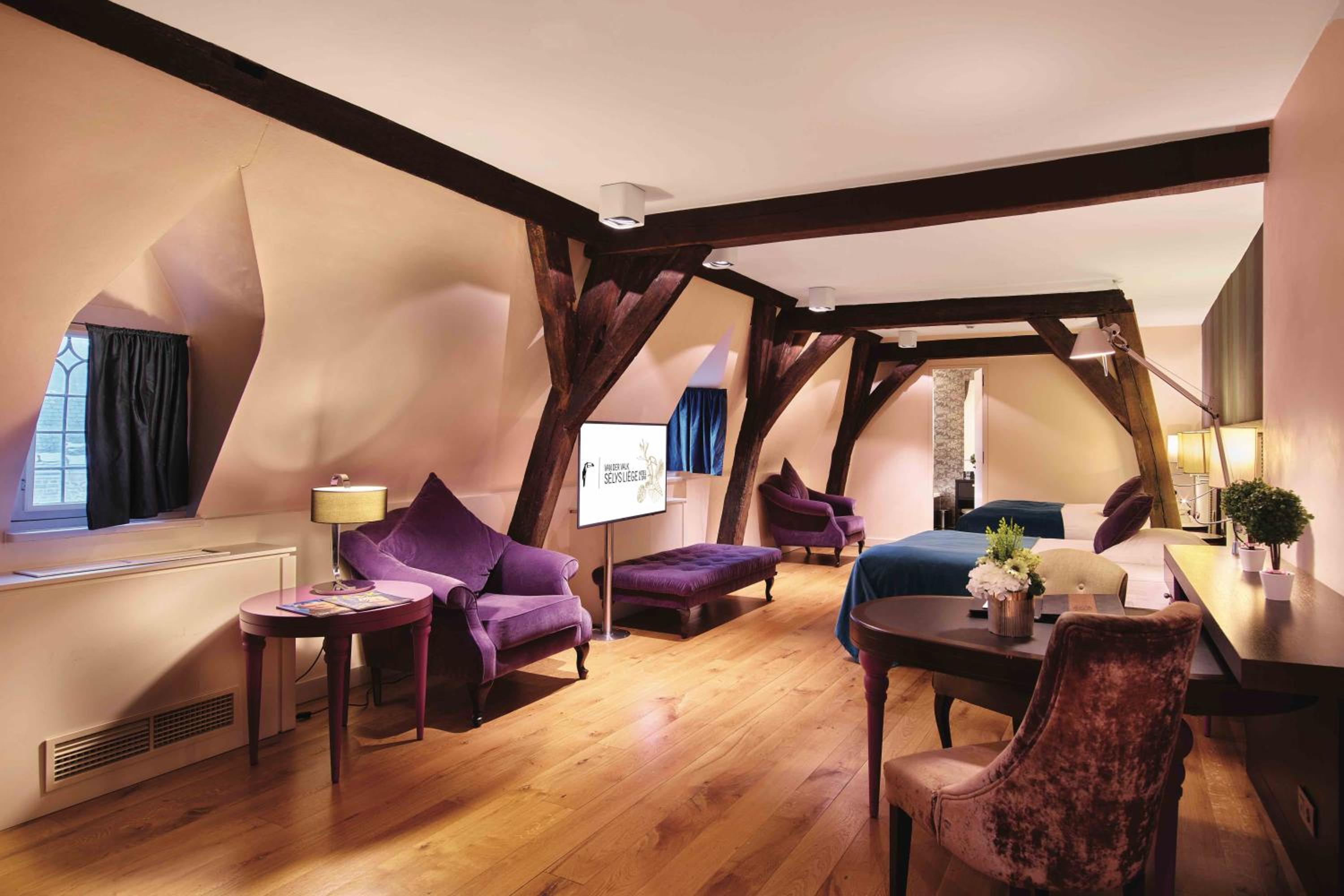 Queen Suite - Photo 1