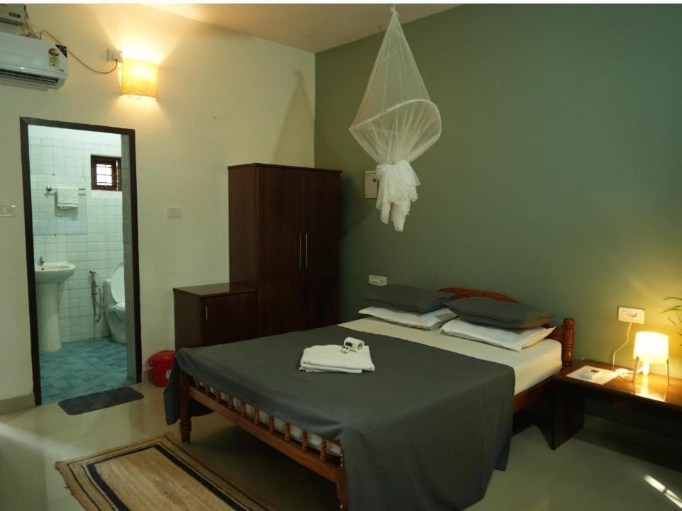 Deluxe Double Room with Balcony - AC - Photo 16