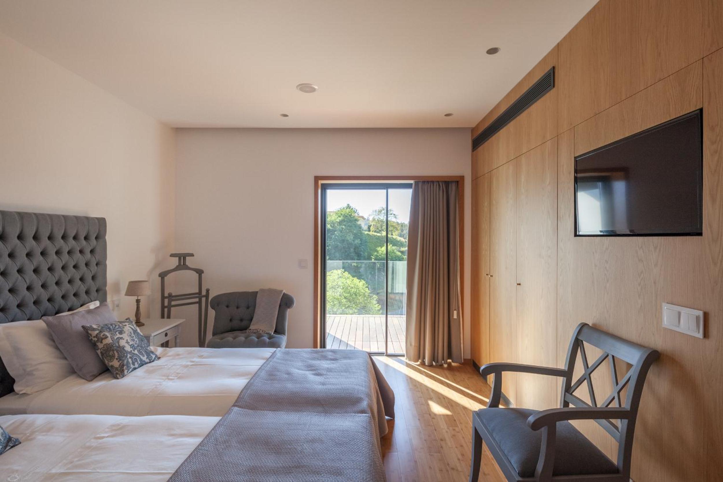 Double or Twin Room with Mountain View photo 3