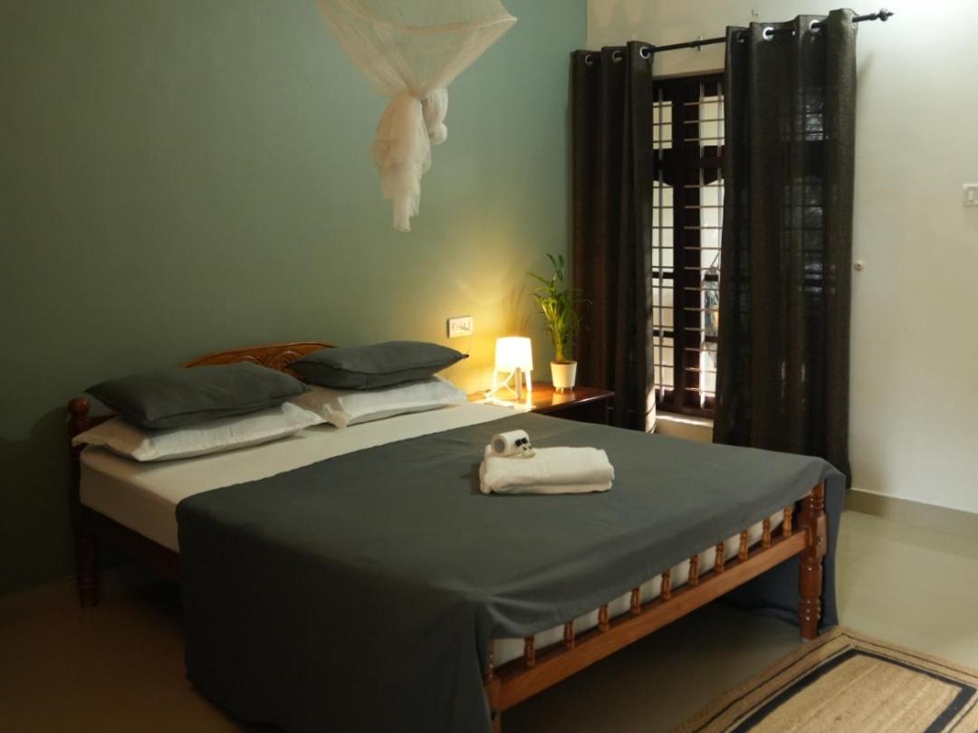 Deluxe Double Room with Balcony - AC - Photo 1
