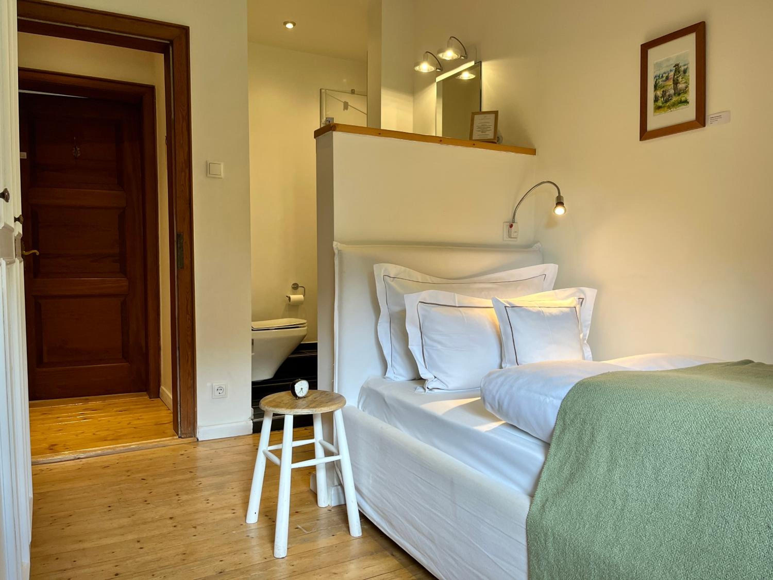 Single Room photo 2