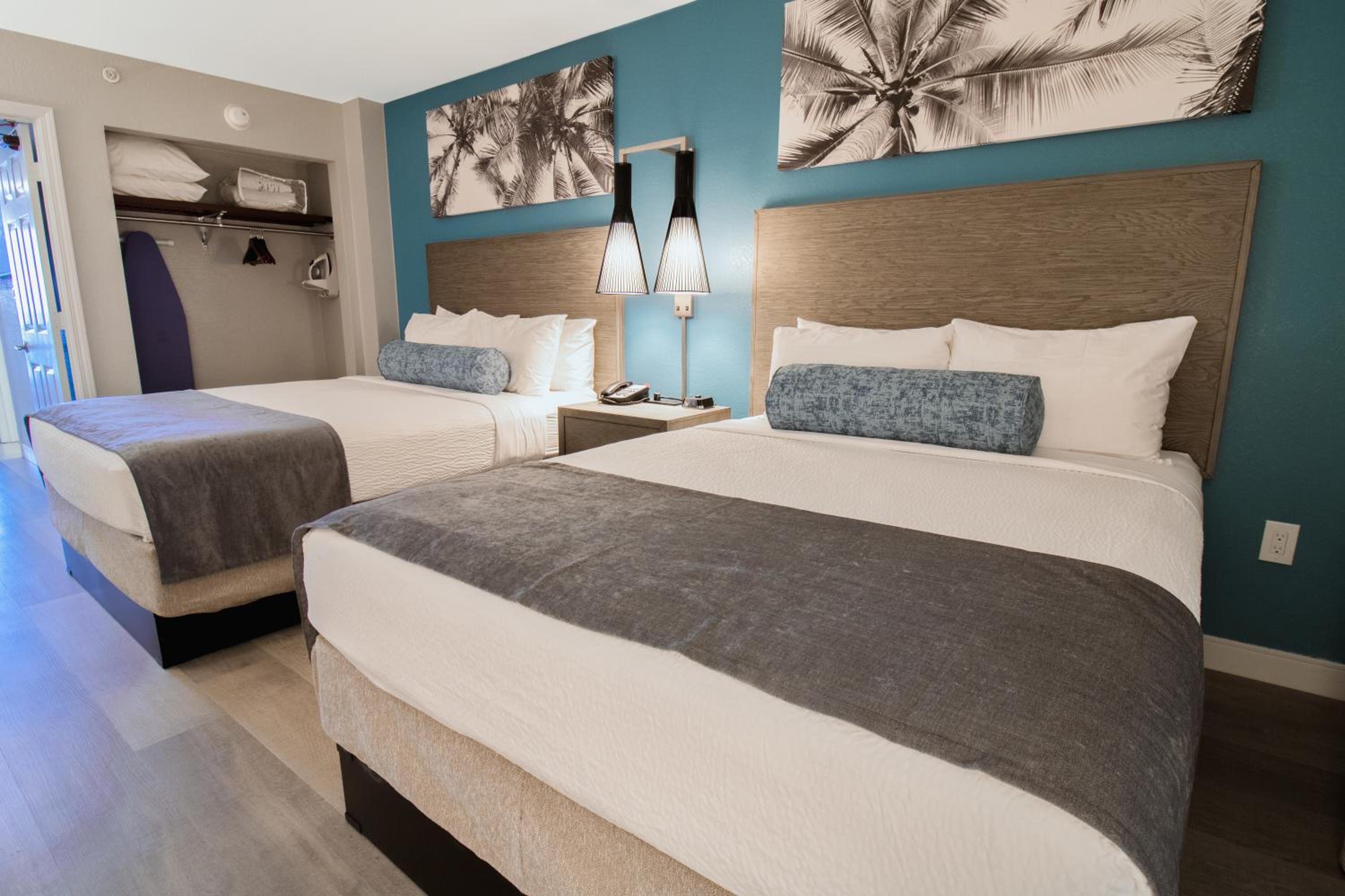 Paradise Oceanfront Deluxe One Bedroom Suite photo 2