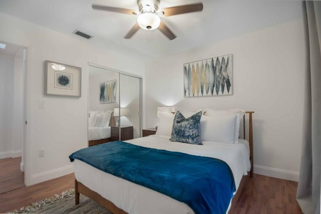 Five-Bedroom House photo 2