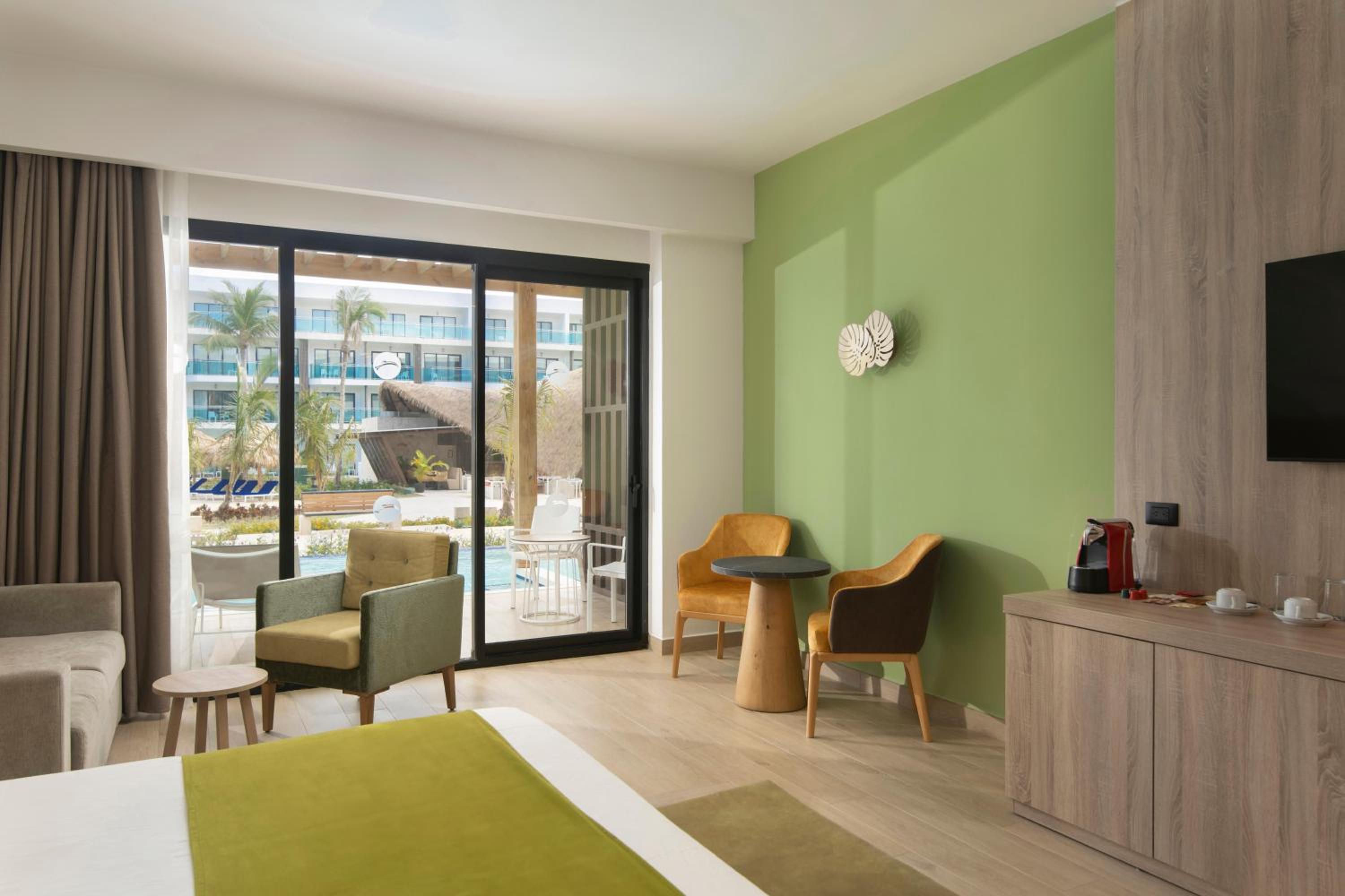 Junior Suite Swim Out Pool View - Photo 4