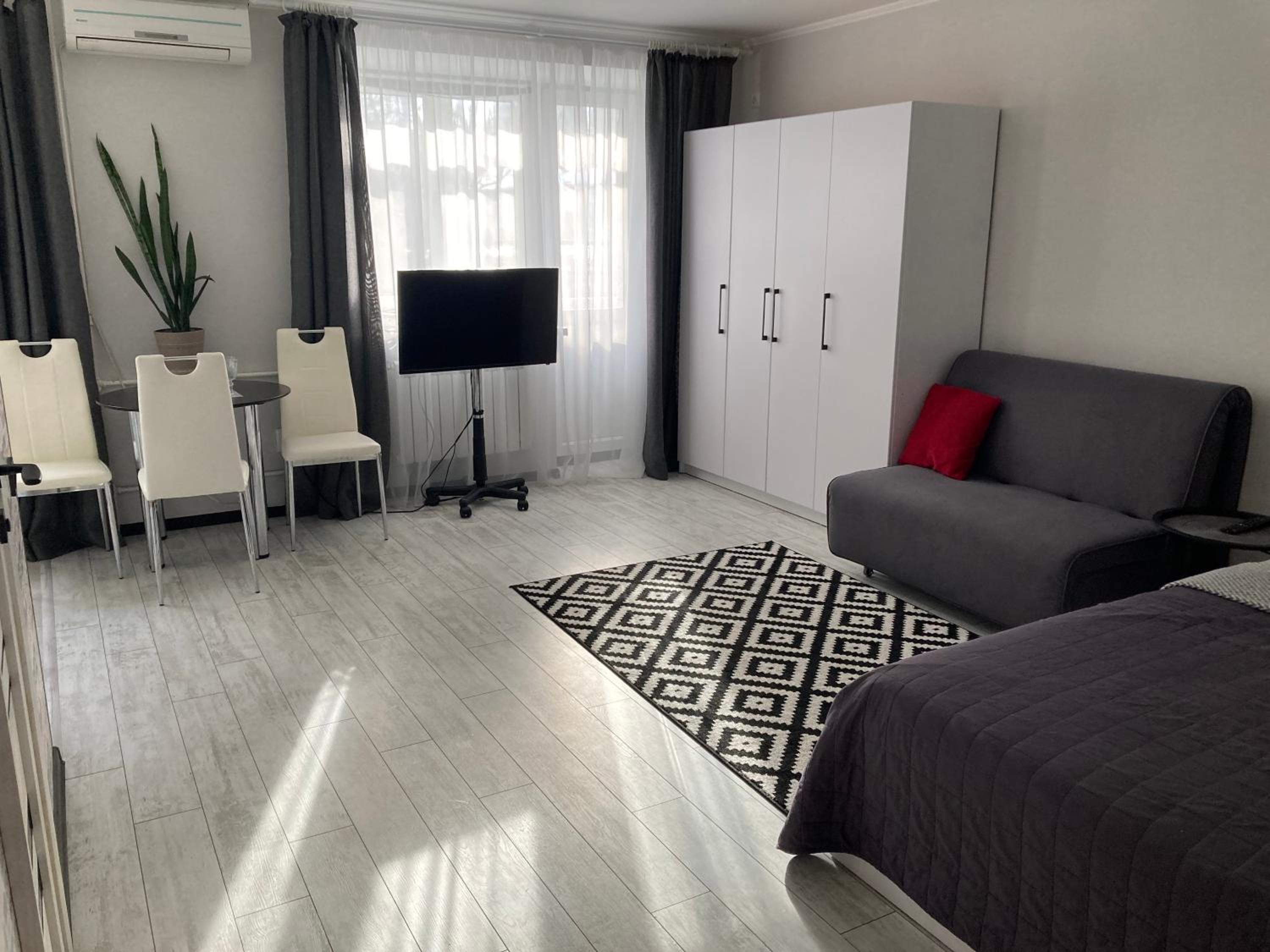 Apartment with Balcony photo 1
