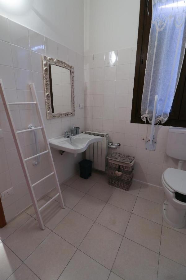 Deluxe Double or Twin Room - Photo 9