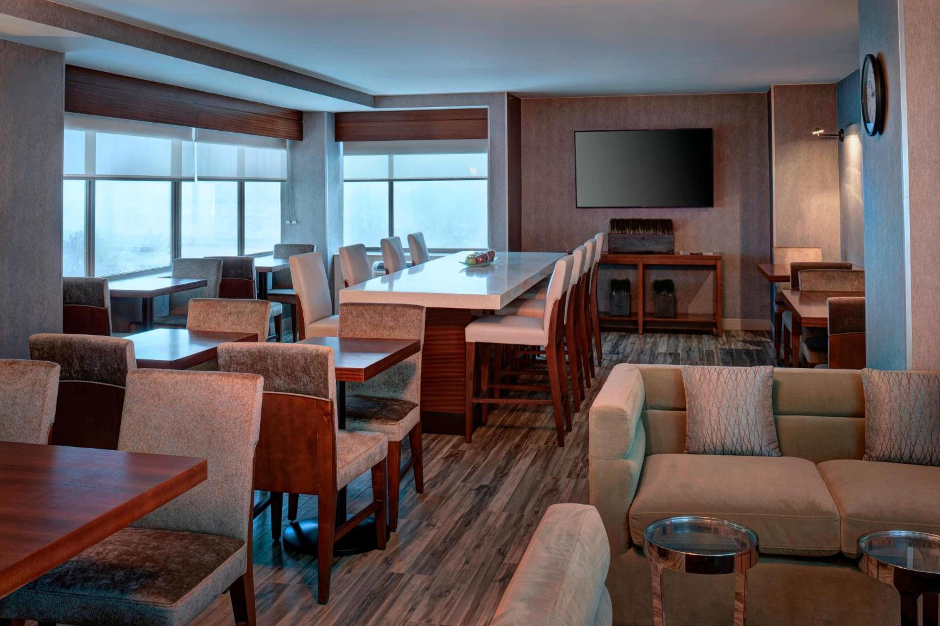 Club Level King or 2 Doubles Room - Photo 4