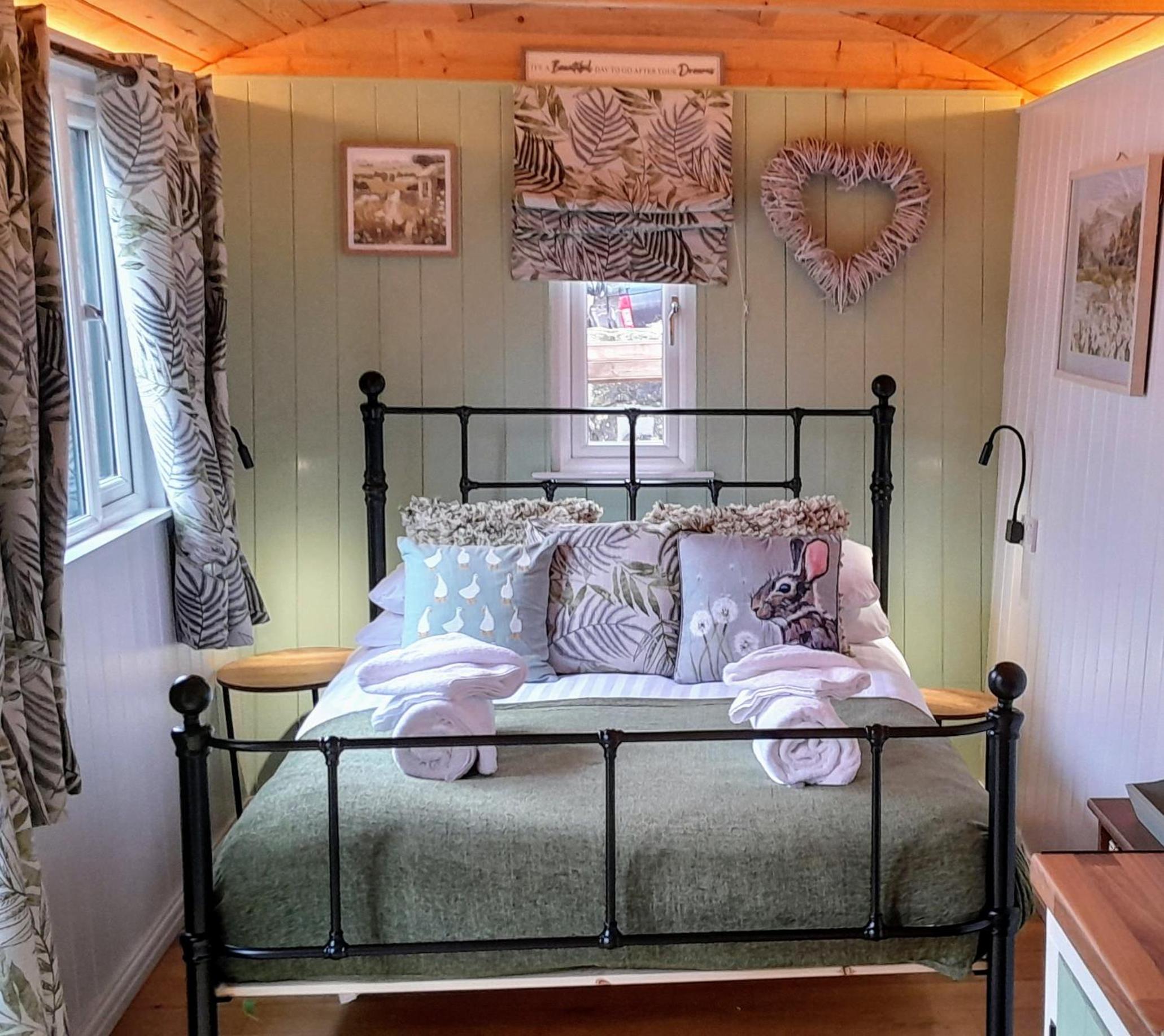 Deluxe Shepherds Hut - Photo 1