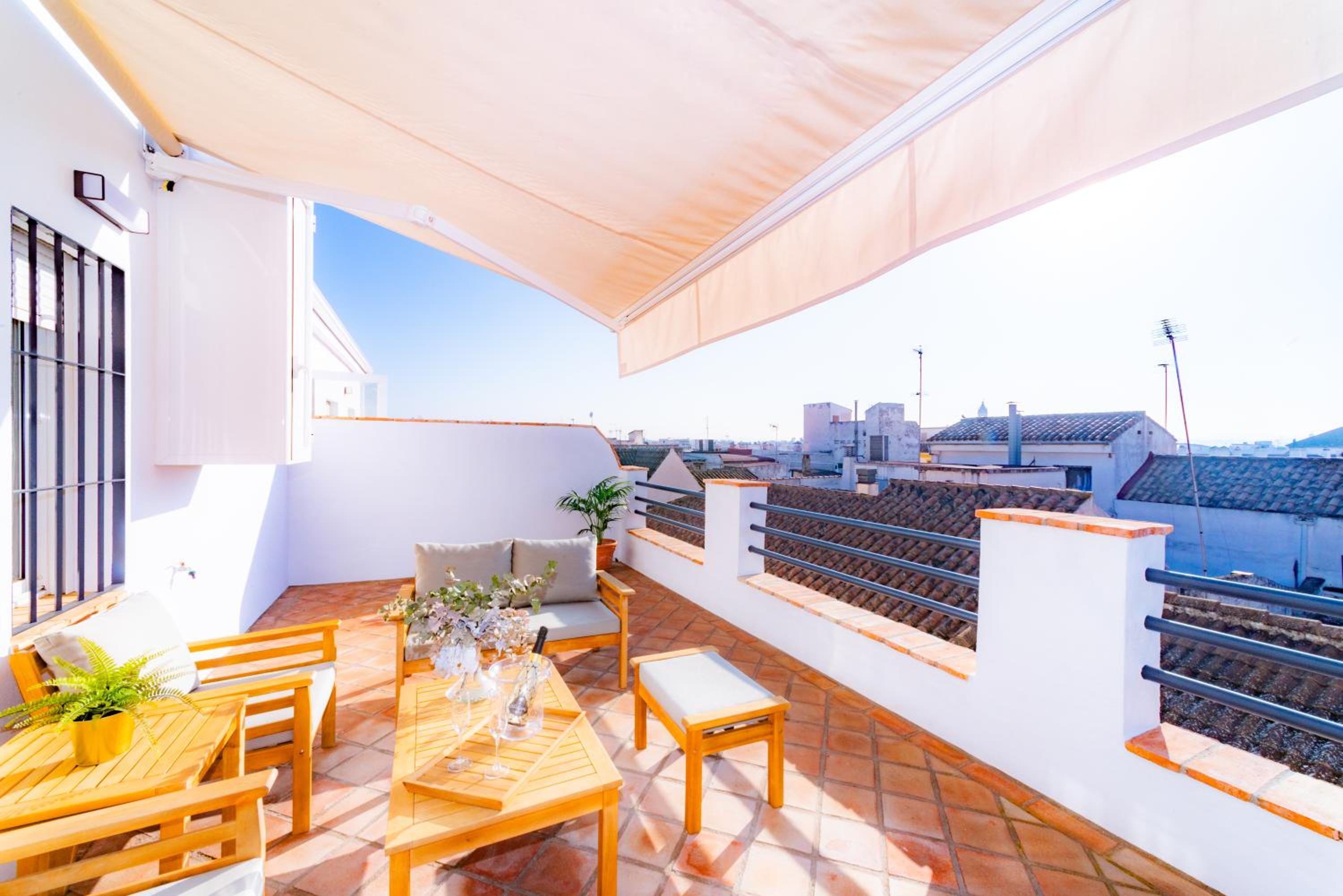 Penthouse Apartment - Photo 2