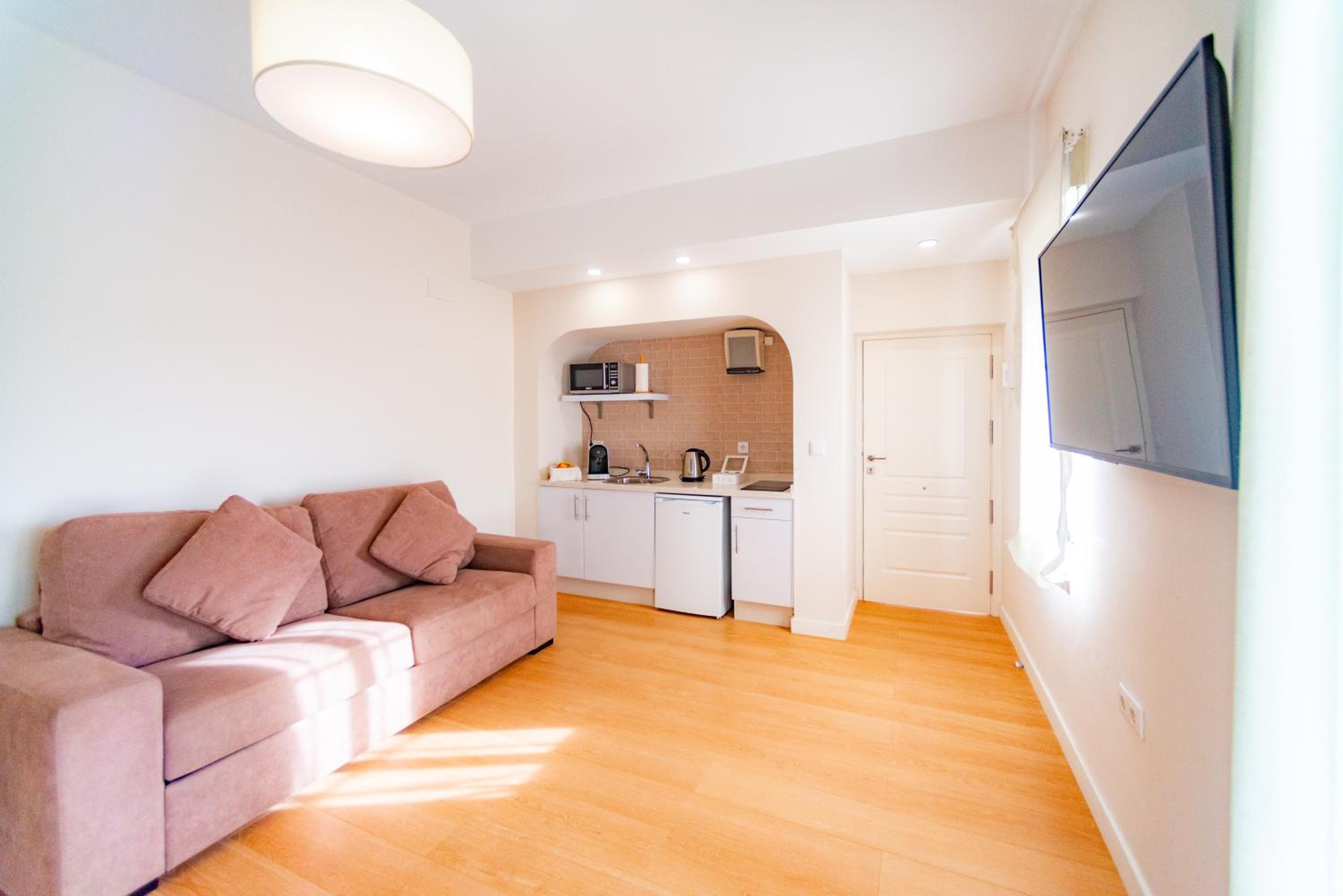 Penthouse Apartment - Photo 24