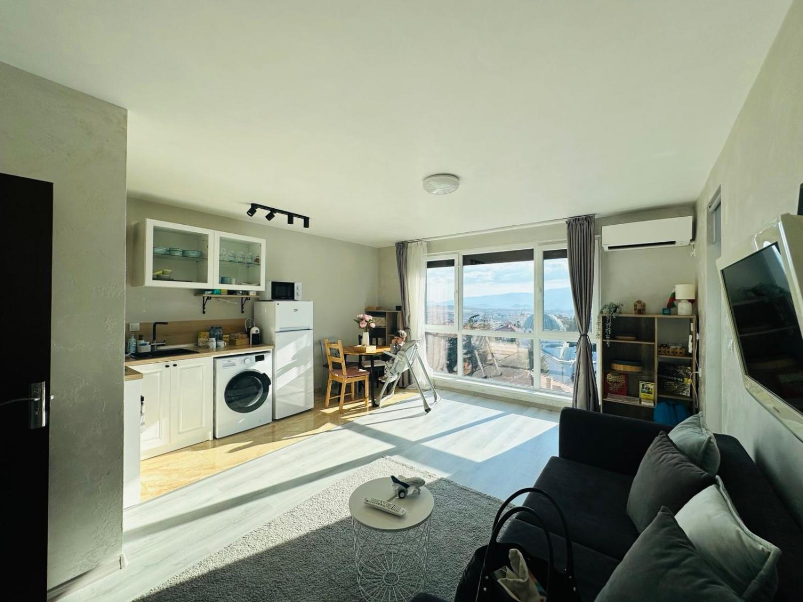 One-Bedroom Apartment photo 2