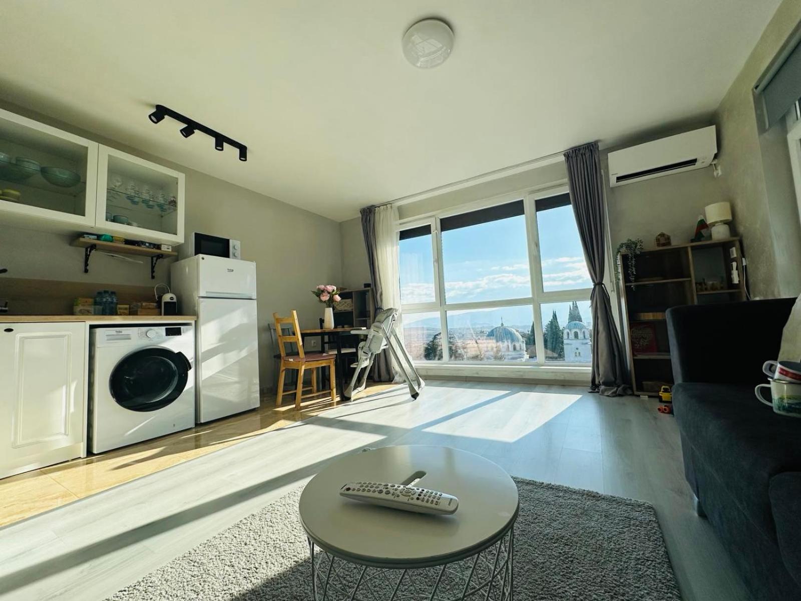 One-Bedroom Apartment photo 1