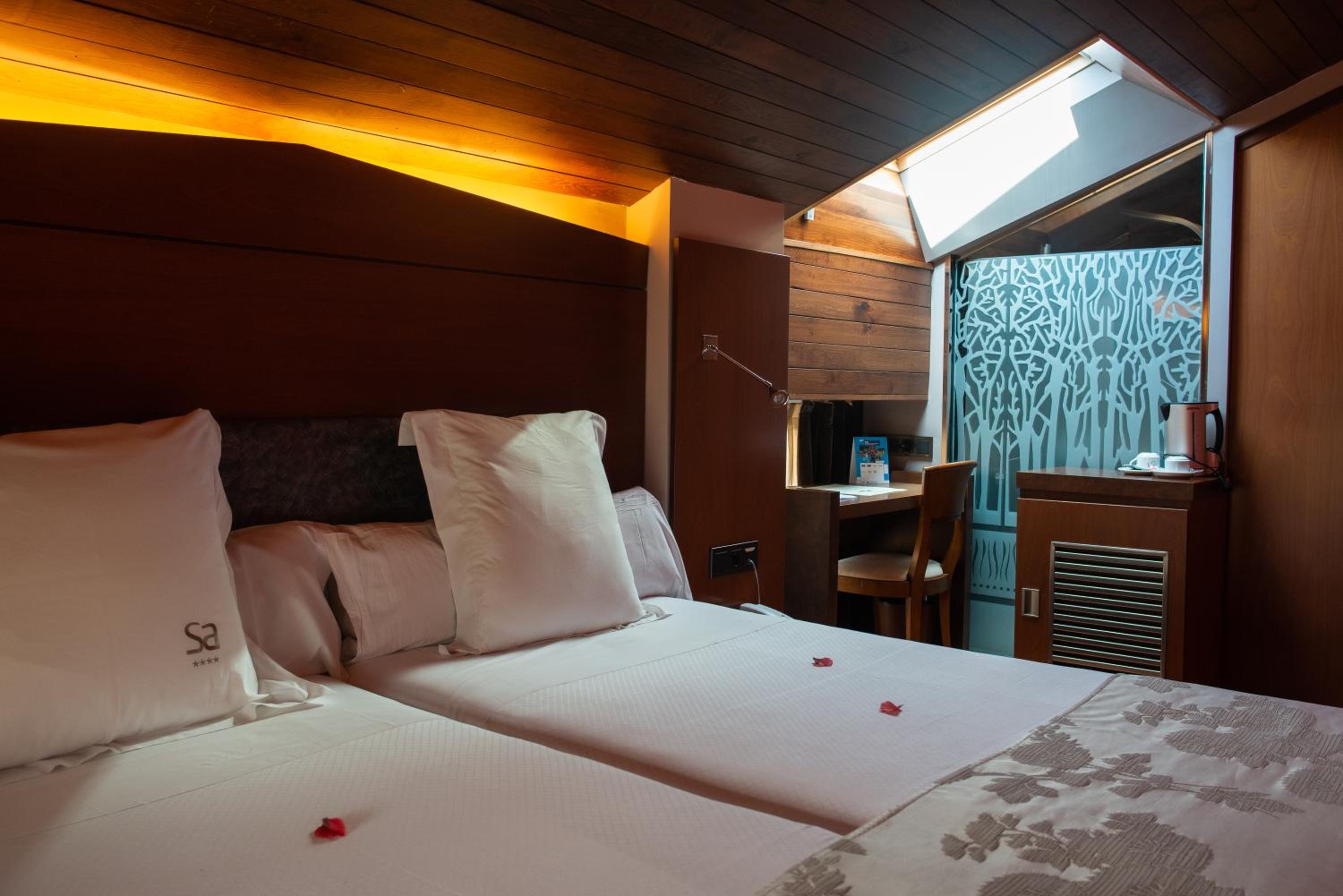 Twin Room - Photo 26