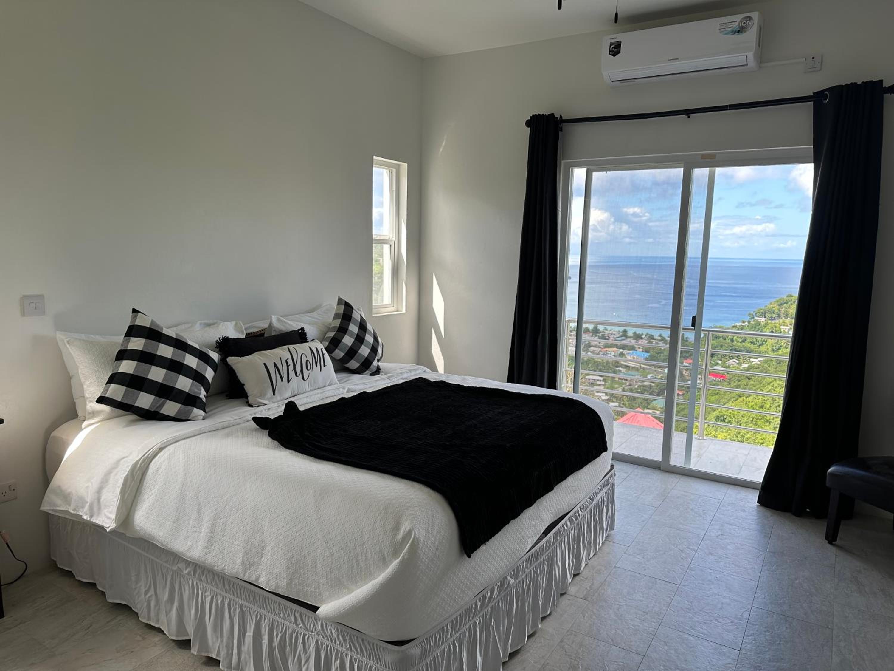 Deluxe Double Room with Balcony and Sea View photo 3