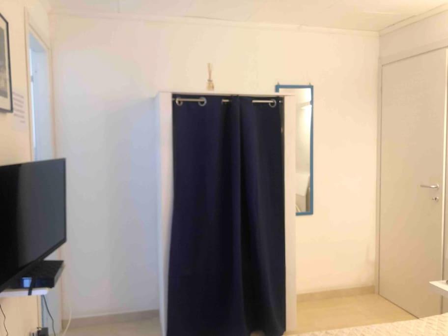 One-Bedroom House photo 1
