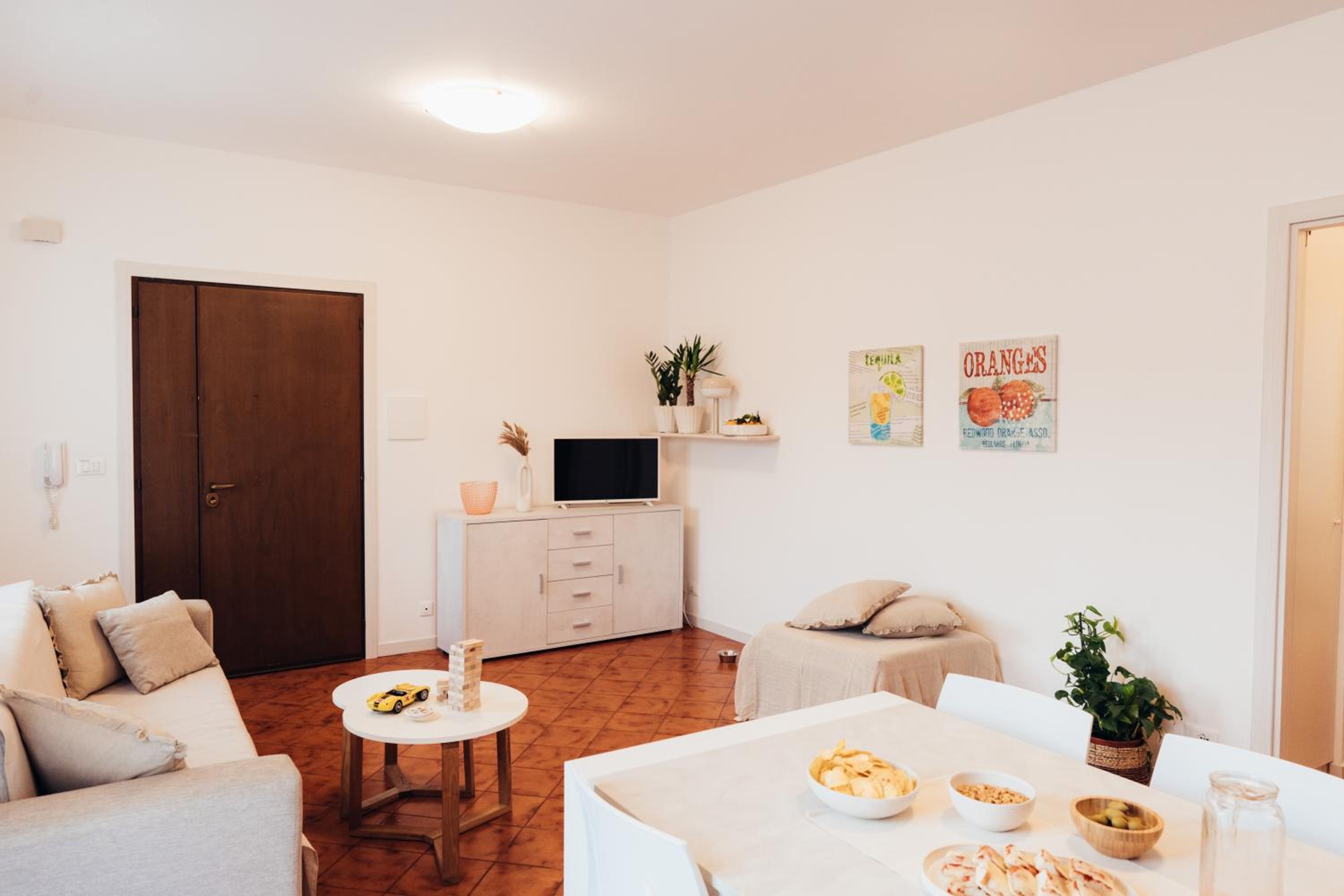 Three-Bedroom Apartment with Balcony photo 1