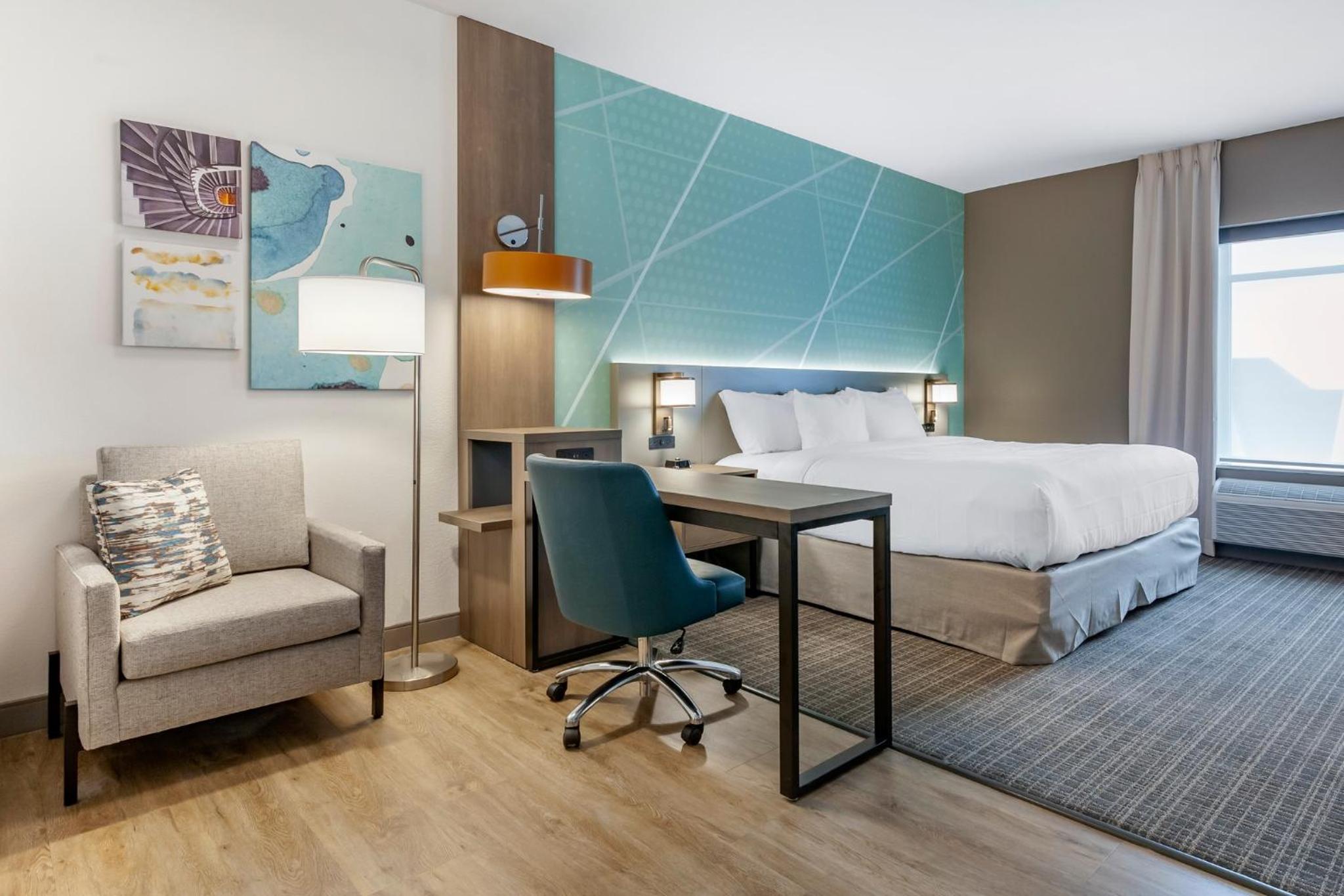 King Suite - Accessible/Non-Smoking - Photo 3