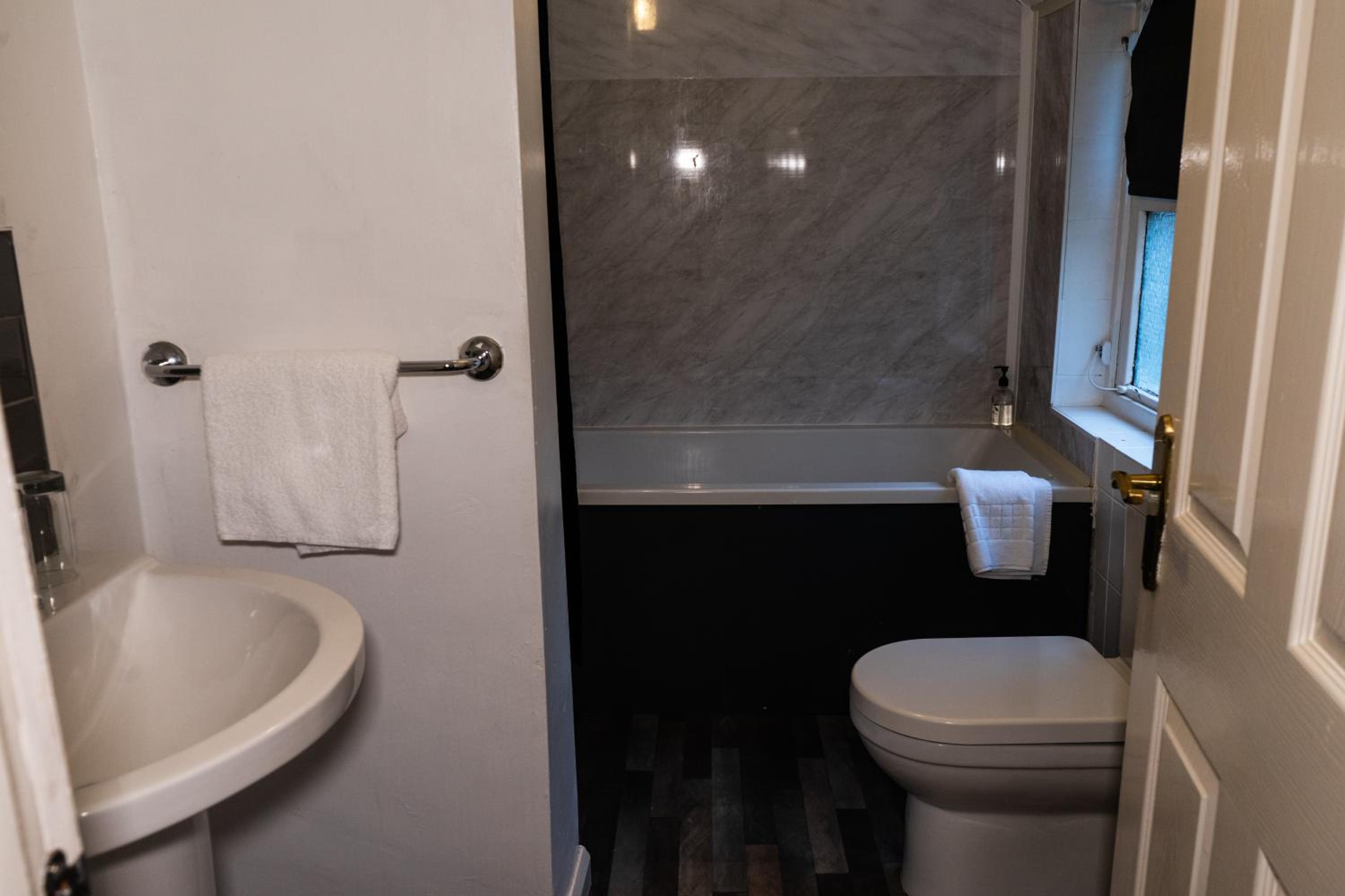 Double Room - Photo 2