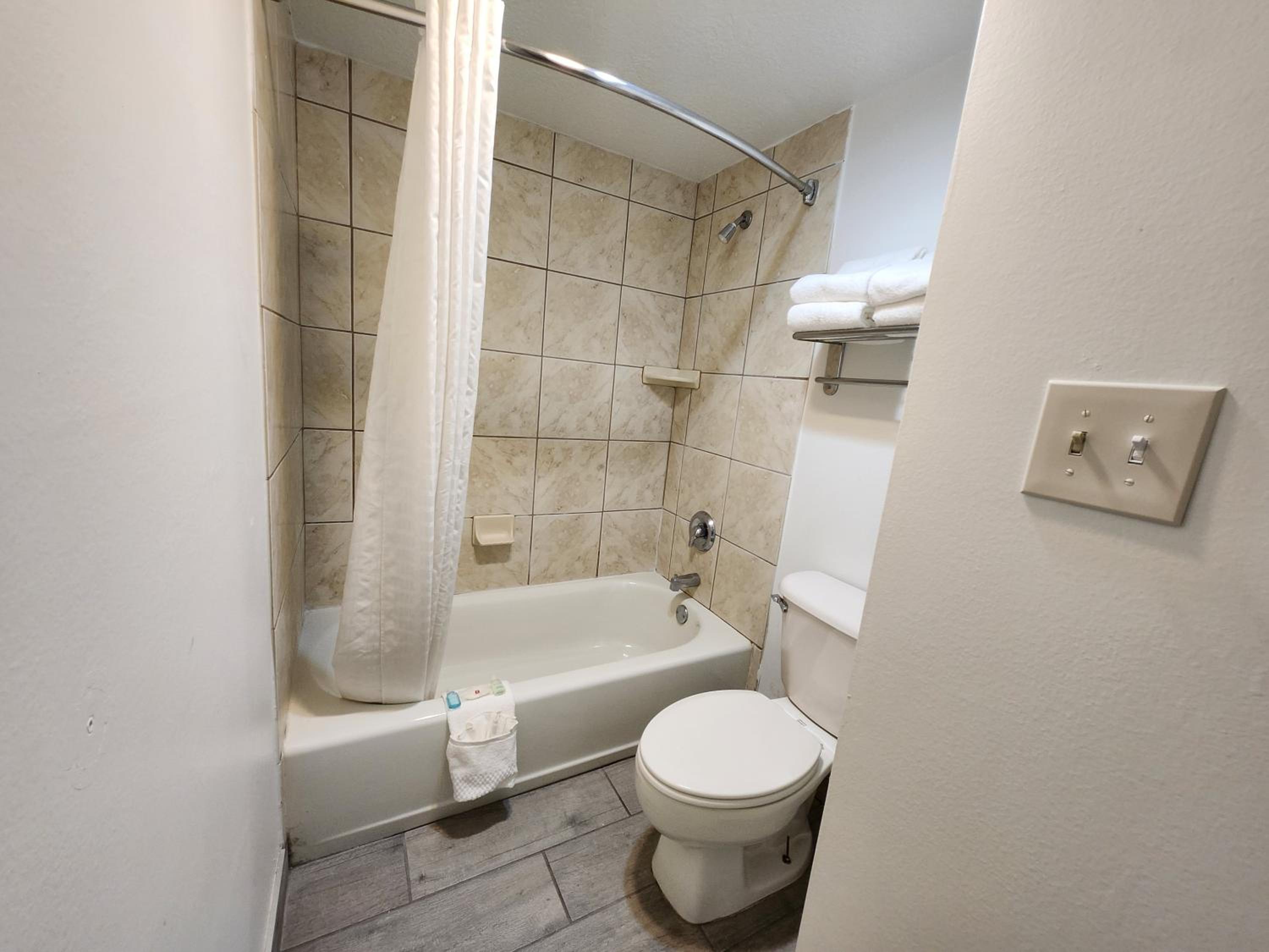 King Room - Disability Access/Non Smoking/Pet Friendly - Photo 6