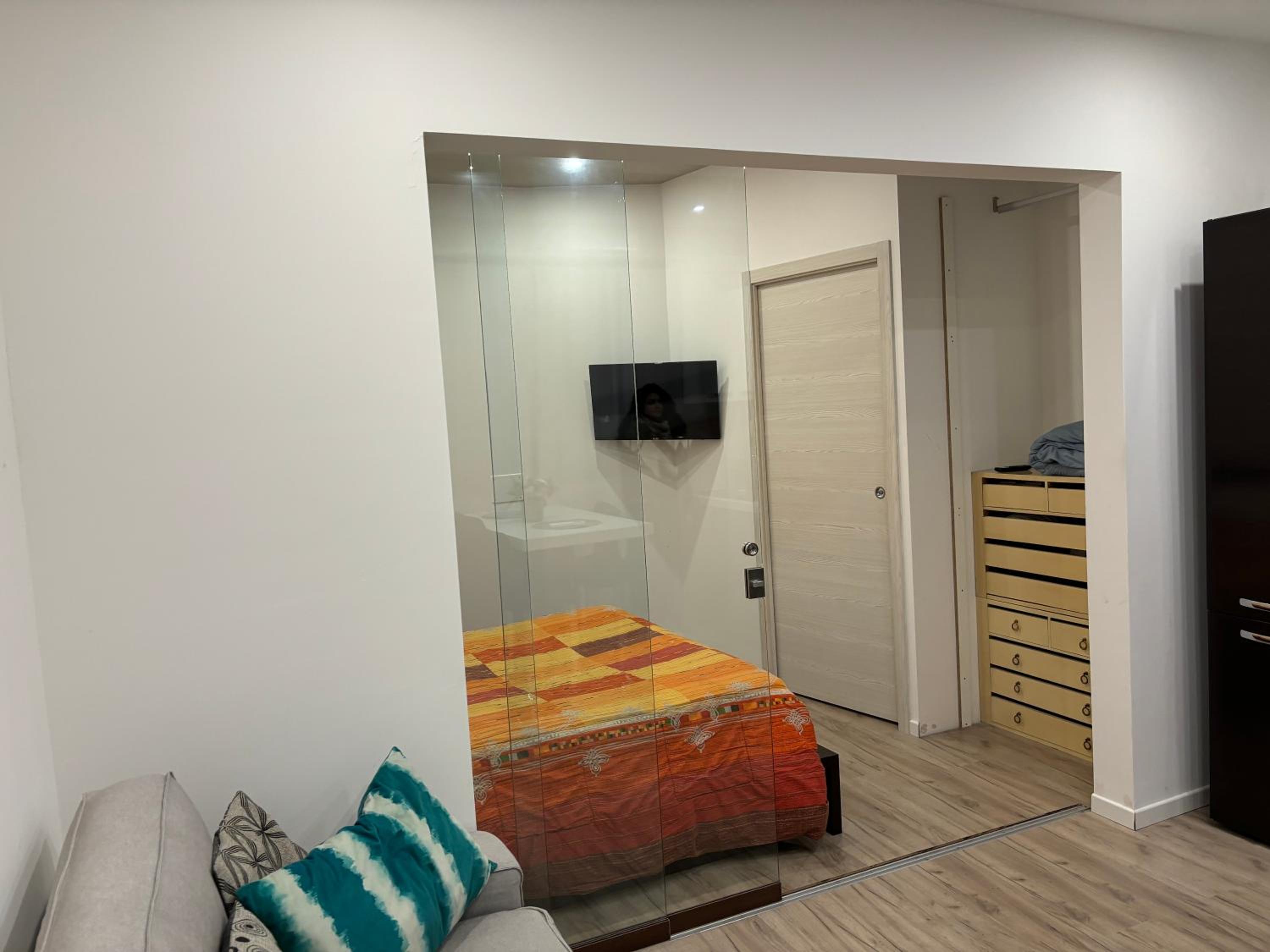 One-Bedroom Apartment photo 1