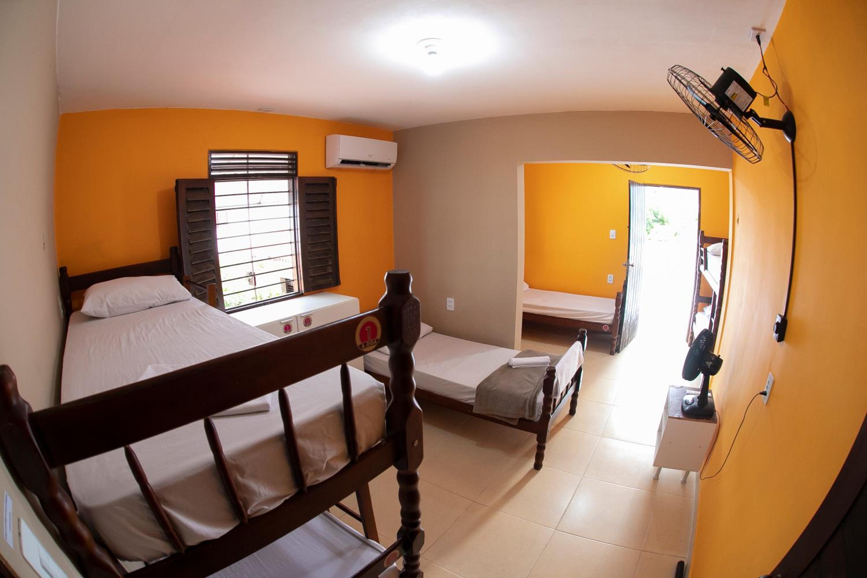 Bed in 8-Bed Mixed Dormitory Room photo 1