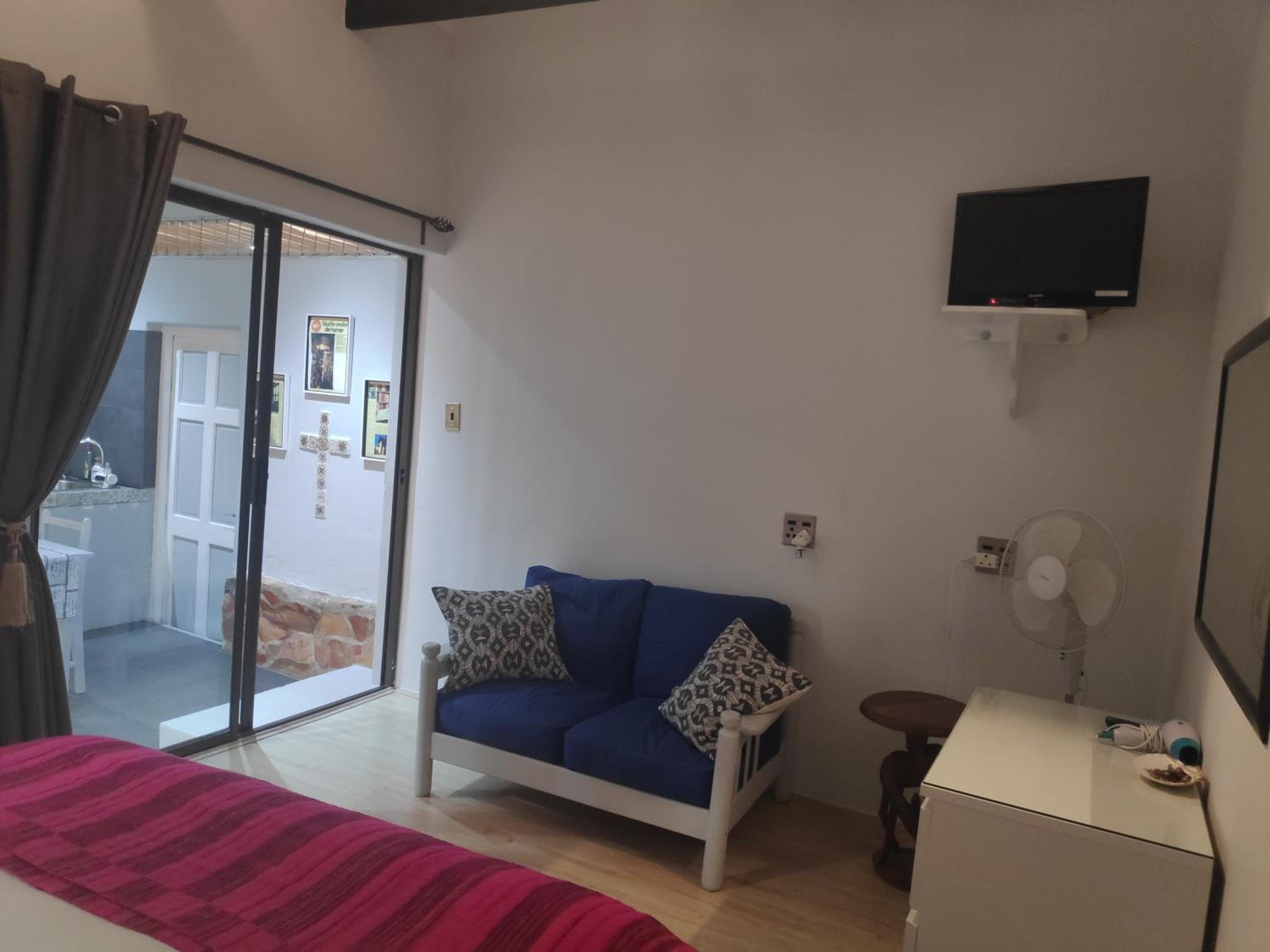 One-Bedroom Apartment - Photo 1