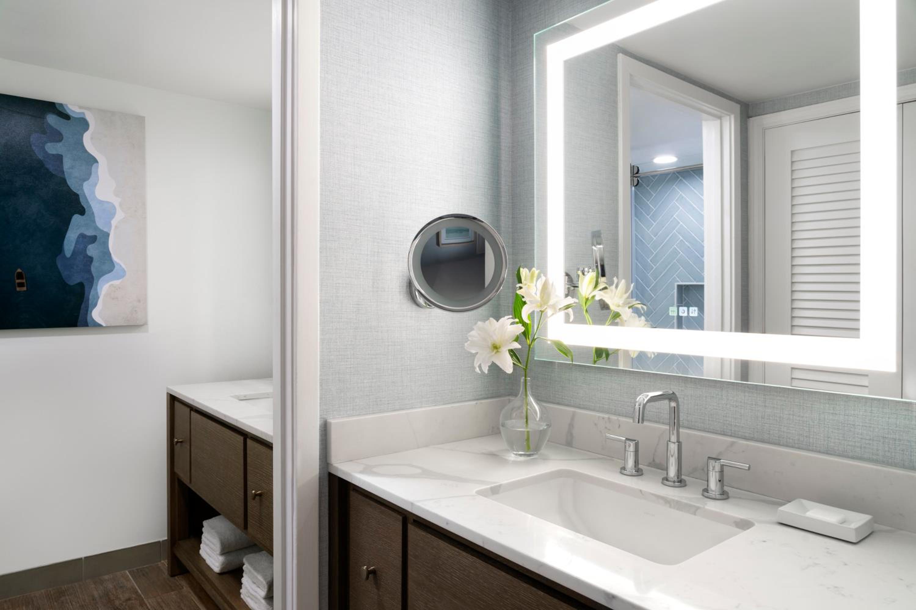 Resort View Studio Suite with Two Queen Beds and Roll-in Shower ADA thumbnail 6