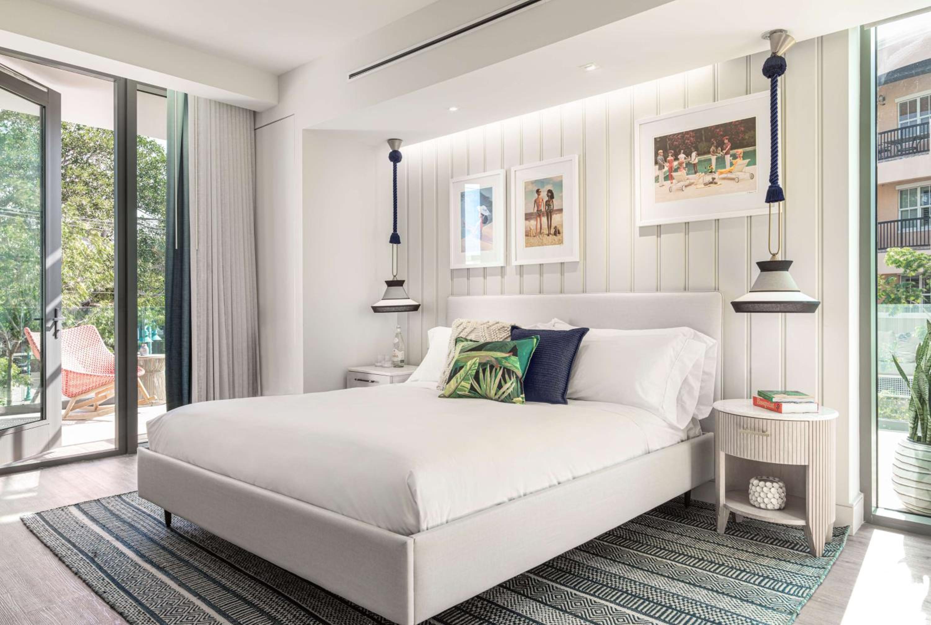 Grove Premier King Room with Balcony - Photo 2