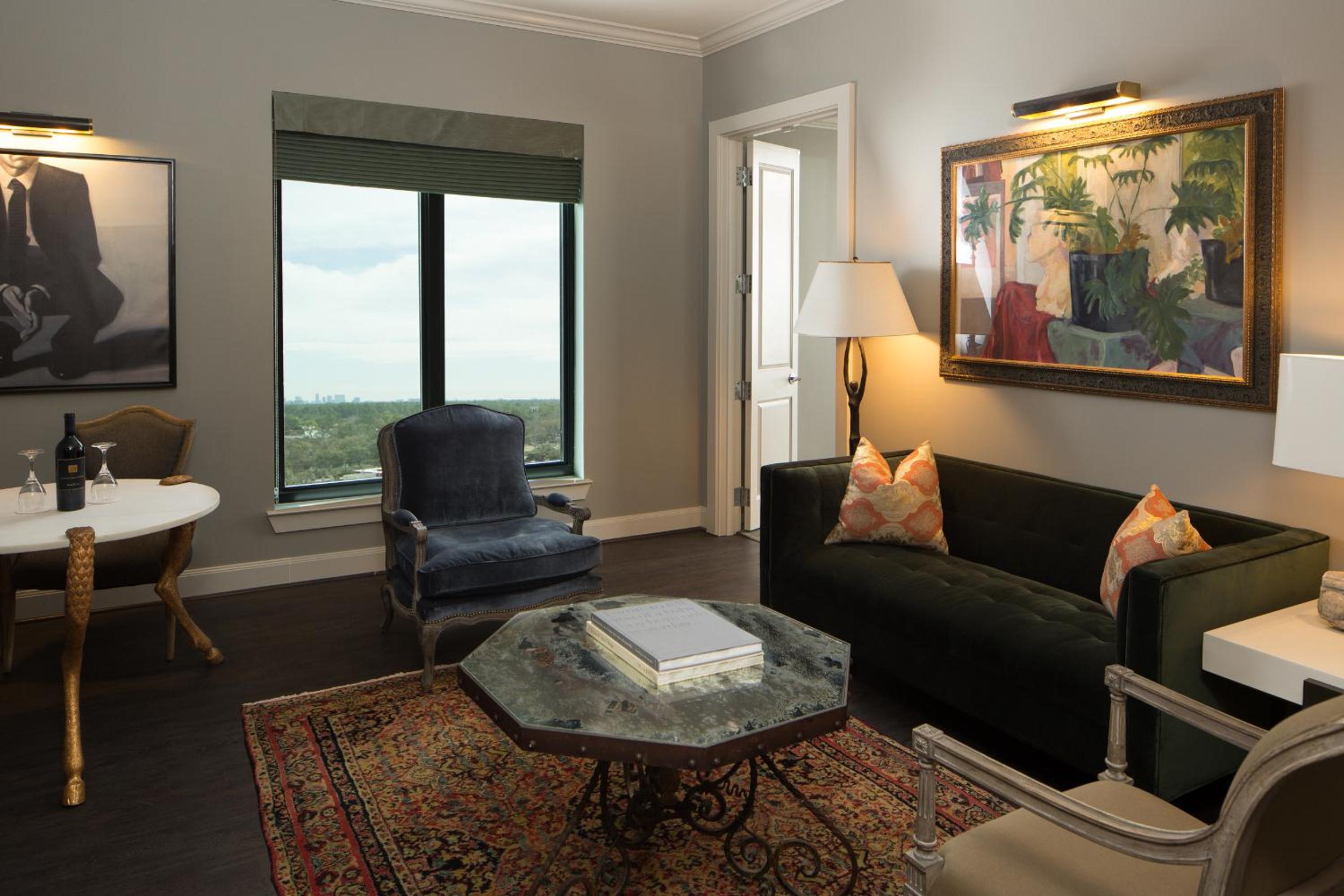 Balcony Corner Suite King photo 2